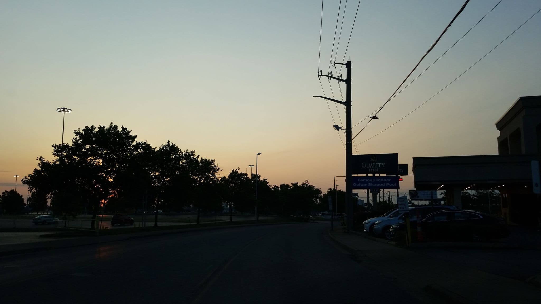 Street view near Quality Inn, Nashville — © adeldola (CC BY-SA · Mapillary)
