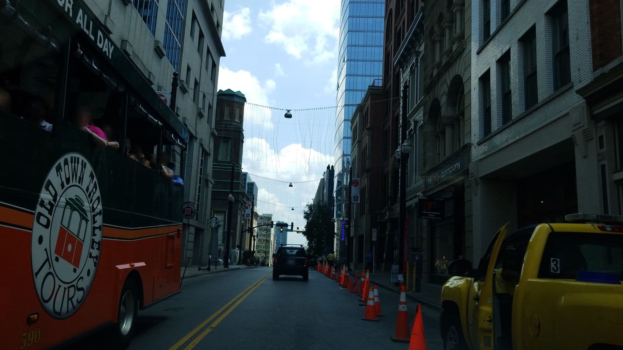 Street view near Loews Business Service Center, Nashville — © adeldola (CC BY-SA · Mapillary)