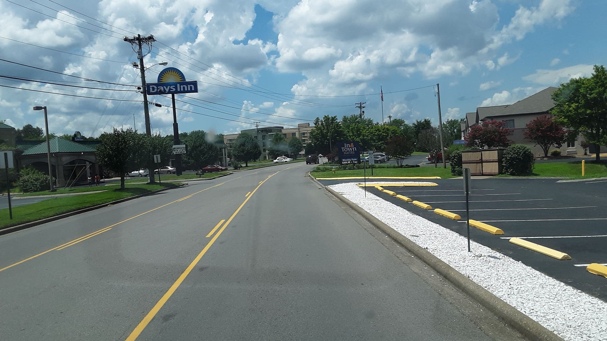 Street view near Choice Hotels, Clarksville — © jbthemilker (CC BY-SA · Mapillary)