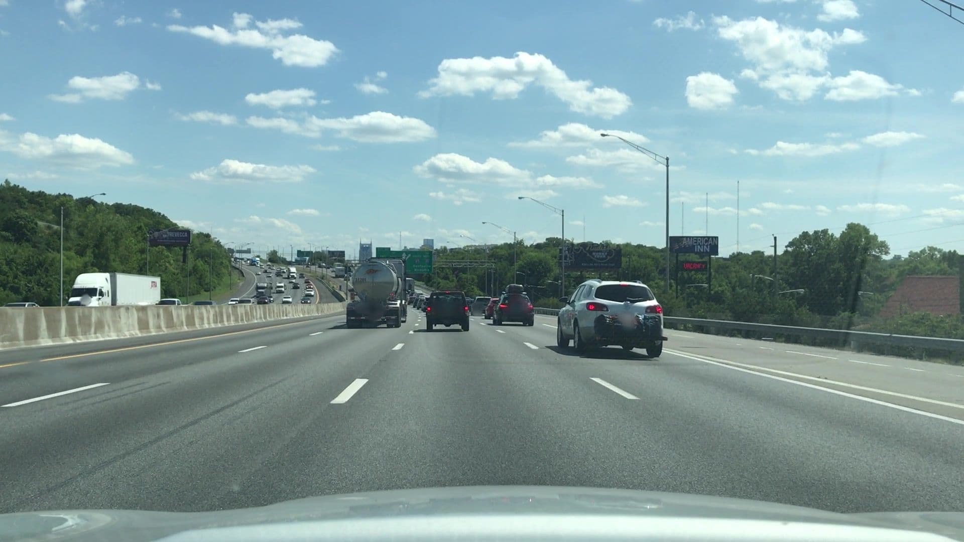 Street view near The Ravin Motel, Nashville — © lvl5 (CC BY-SA · Mapillary)
