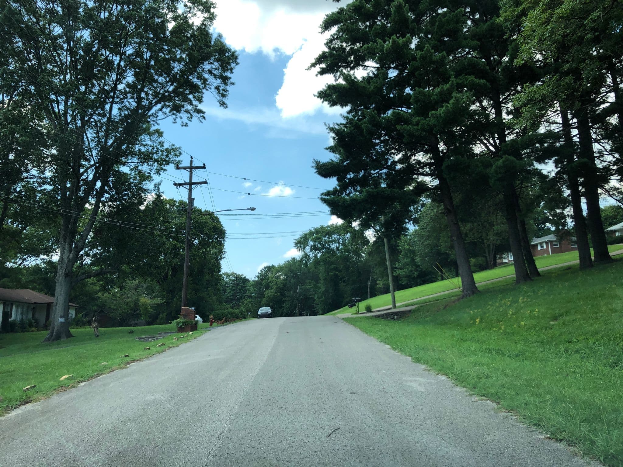 Street view near Uncle Roberts  Inn, Nashville — © nlewis0004 (CC BY-SA · Mapillary)