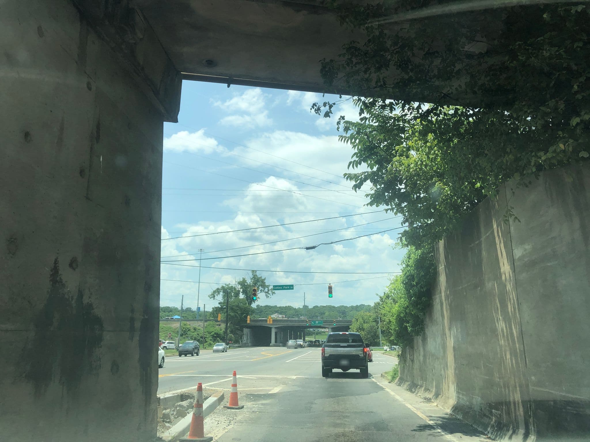 Street view near Econo Lodge, La Vergne — © maxmartilik (CC BY-SA · Mapillary)