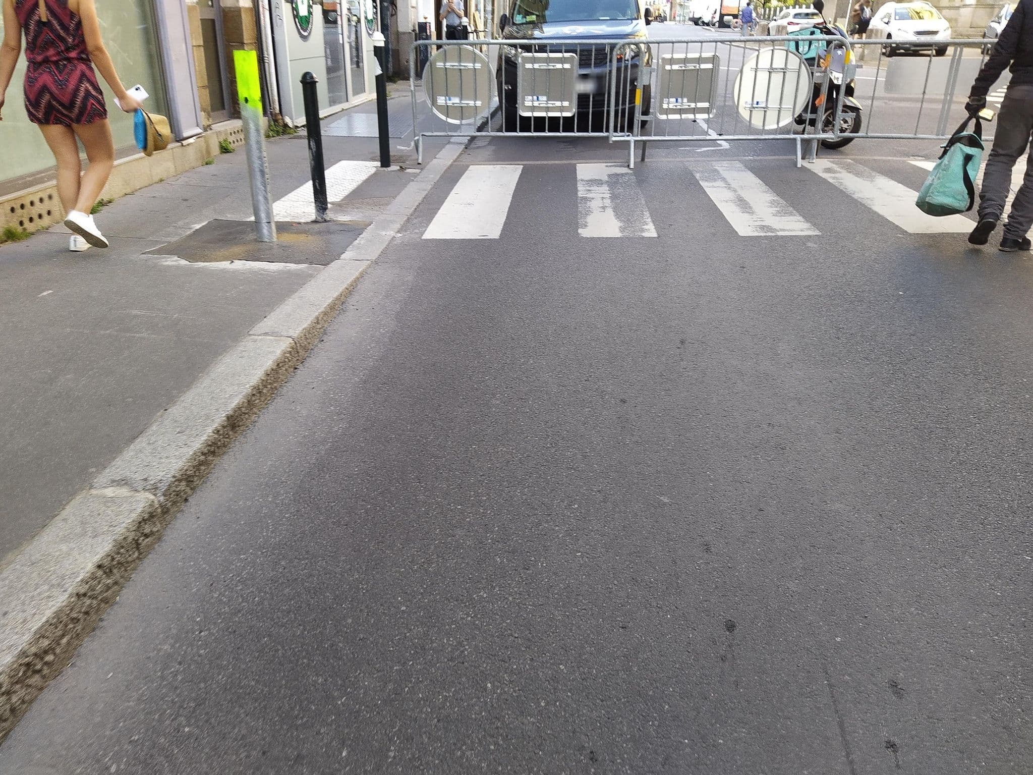 Street view near Hôtel du Grand Monarque, Nantes — © kalepom (CC BY-SA · Mapillary)