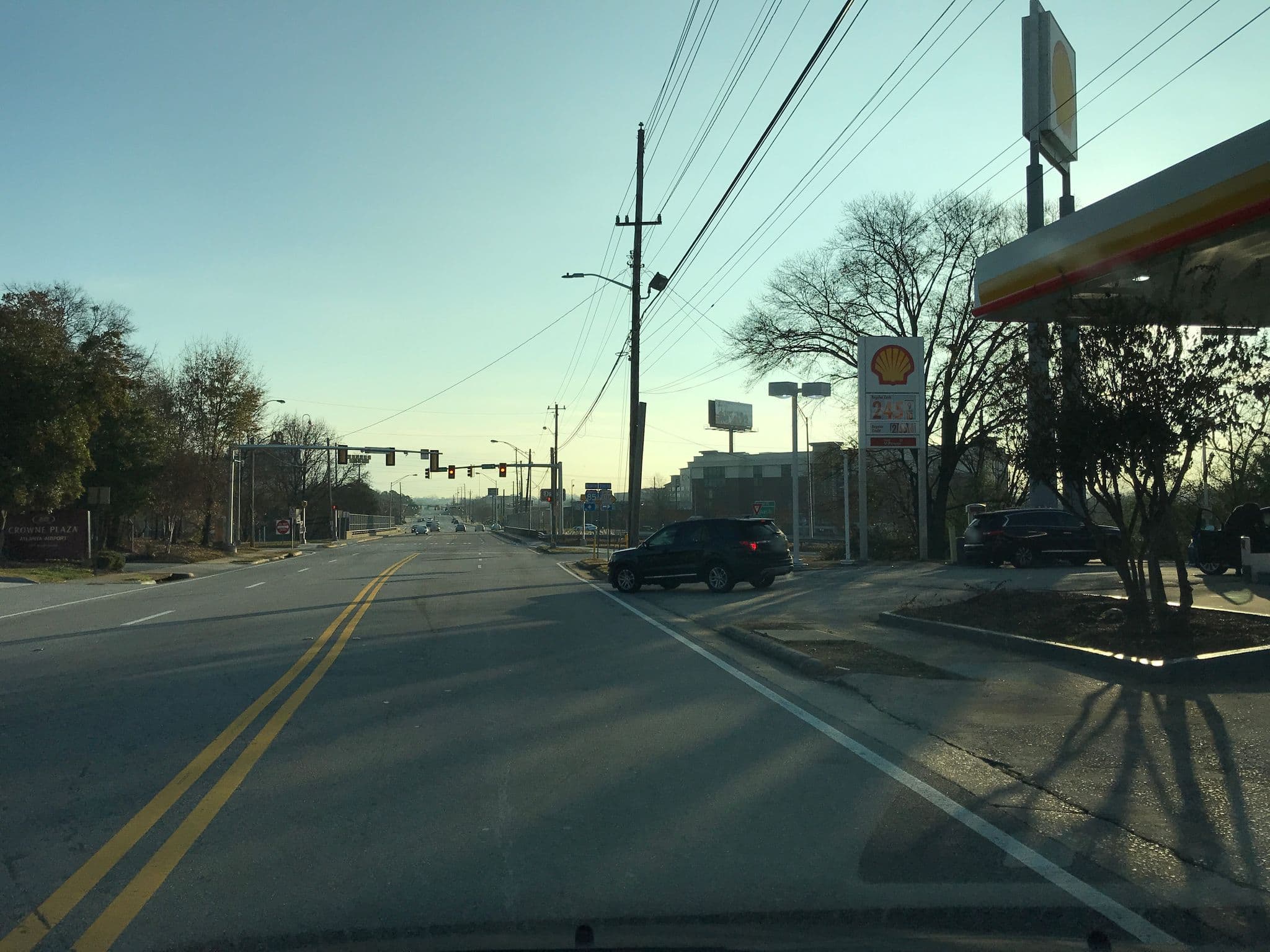 Street view near Sheraton Hotel, Hapeville — © toddwiese (CC BY-SA · Mapillary)