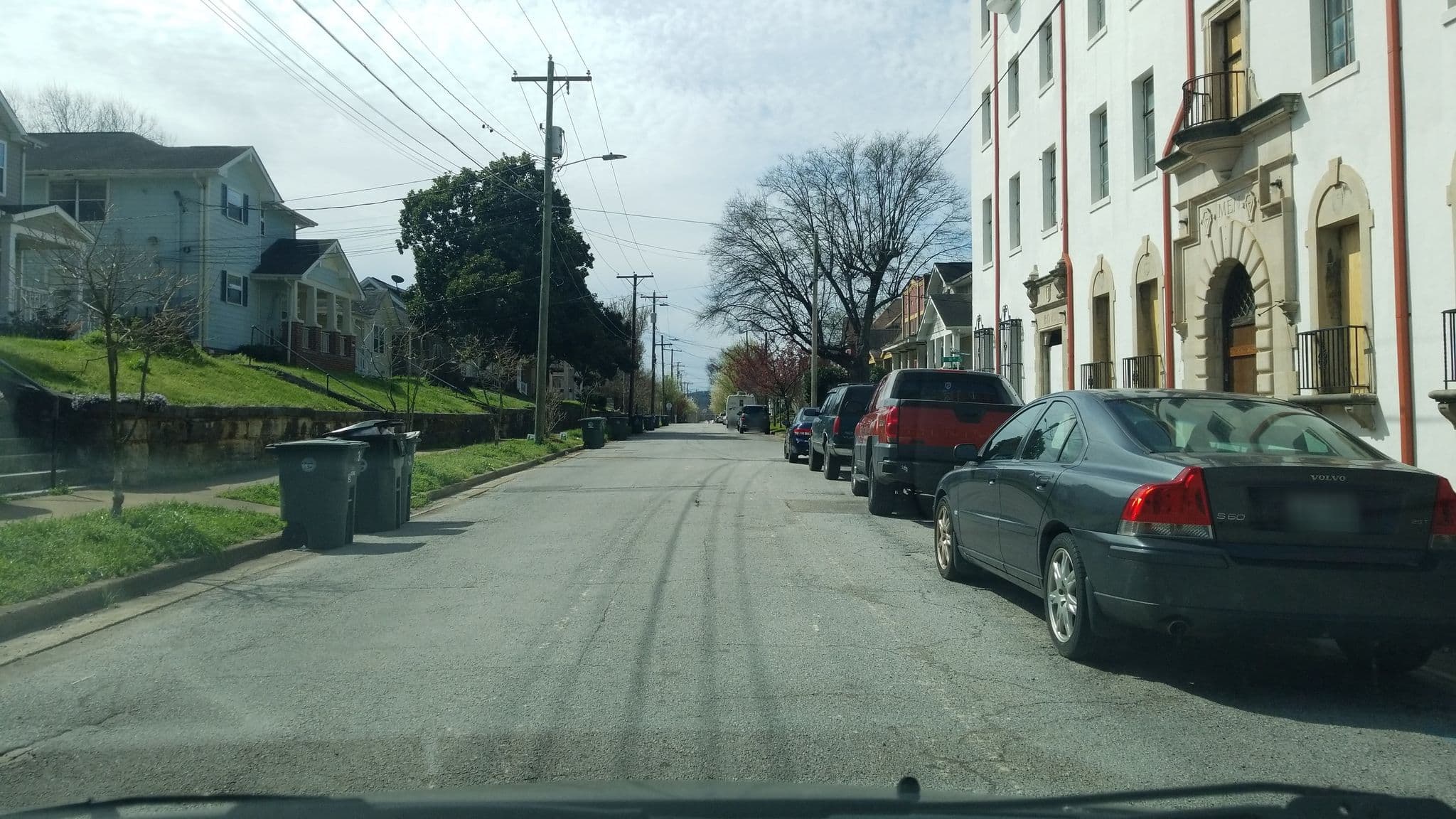 Street view near Basecamp Chattanooga, Chattanooga — © tree2424 (CC BY-SA · Mapillary)