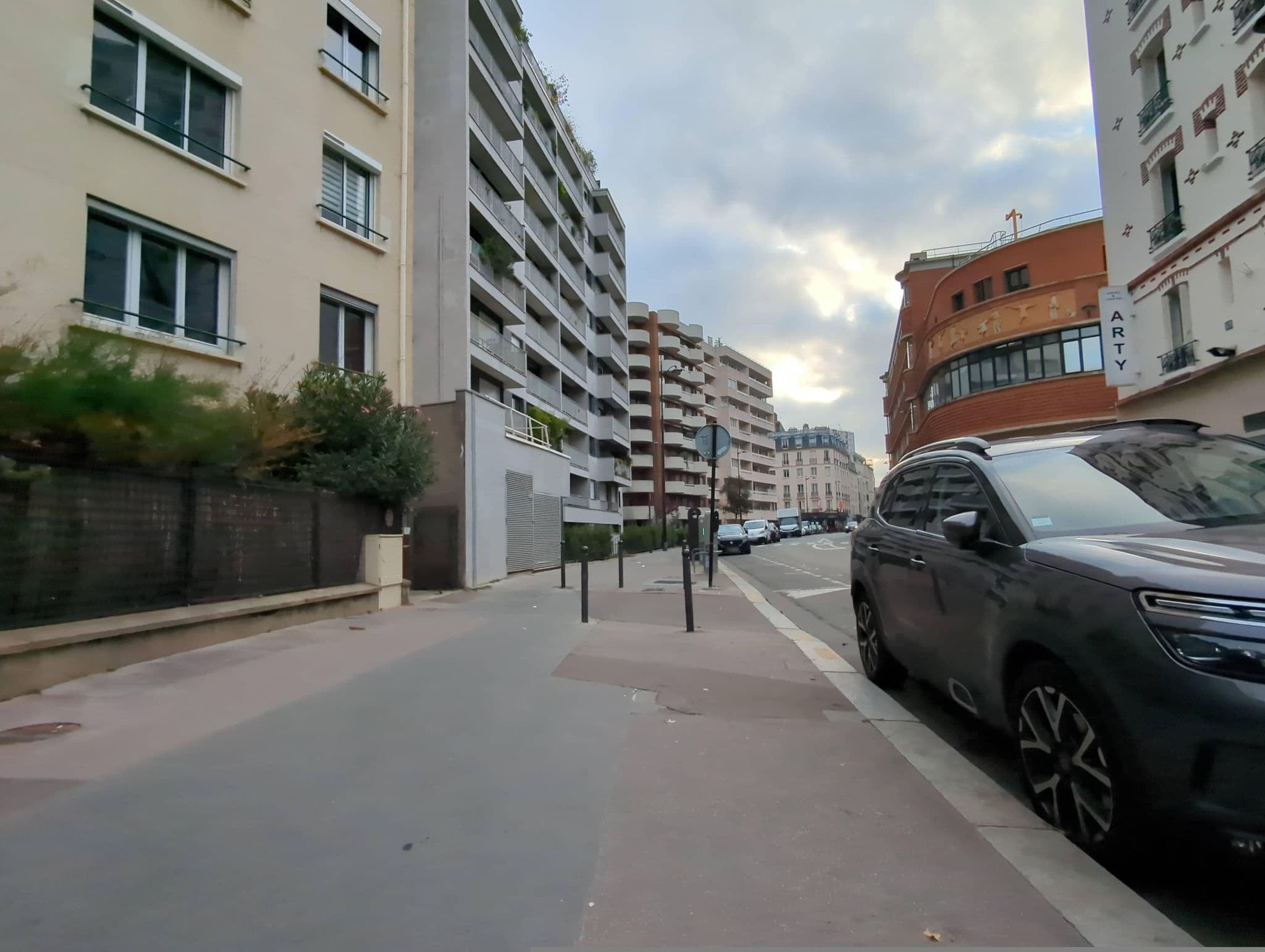 Street view near Arty Paris, Paris 15 Vaugirard — © miguel_andrade (CC BY-SA · Mapillary)