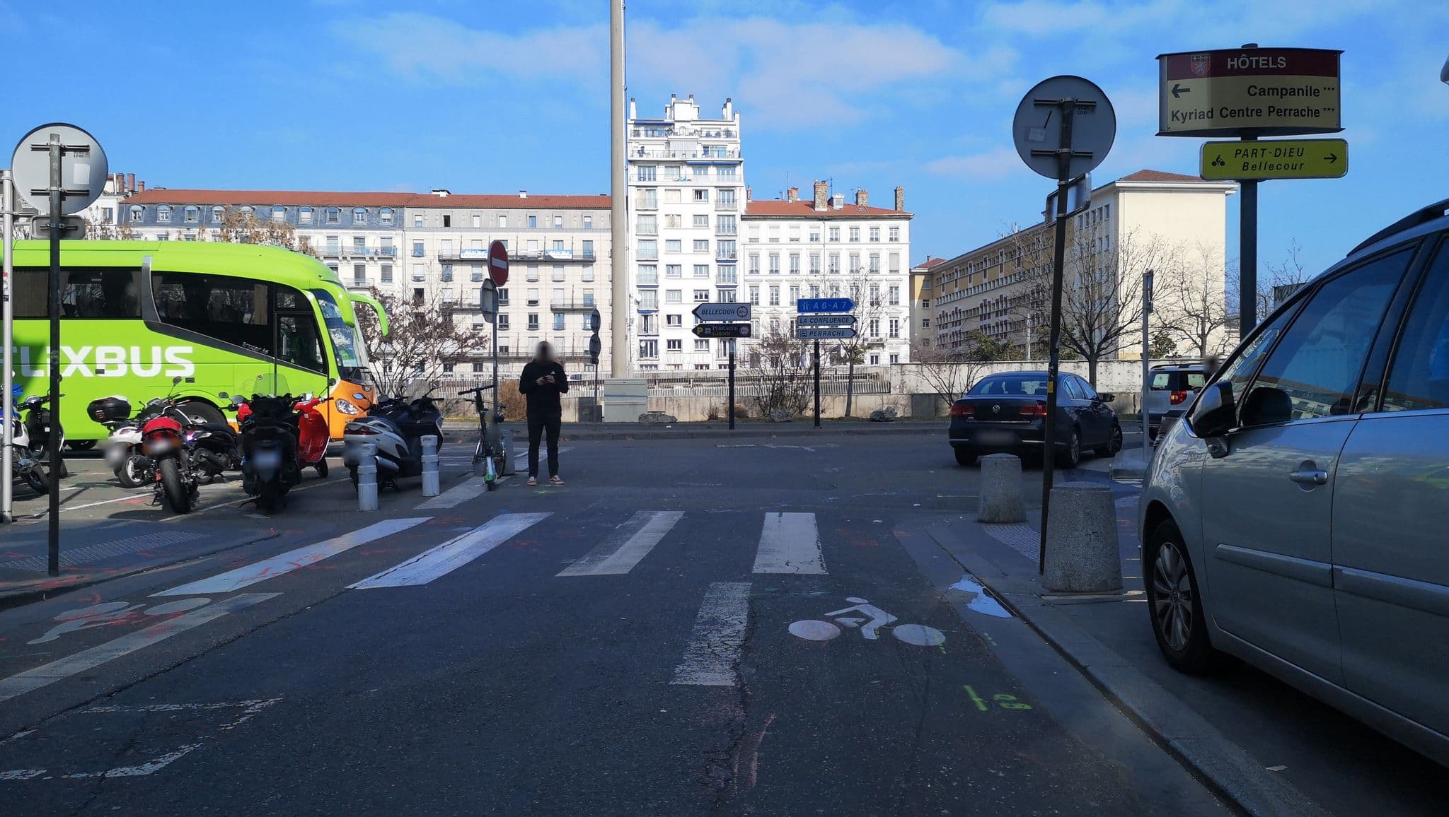 Street view near Hôtel Victoria, Lyon 02 — © blueberry (CC BY-SA · Mapillary)