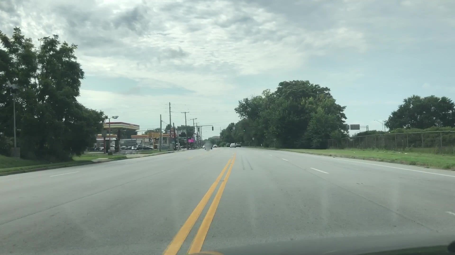 Street view near Roach Motel, Audubon Park — © lvl5 (CC BY-SA · Mapillary)