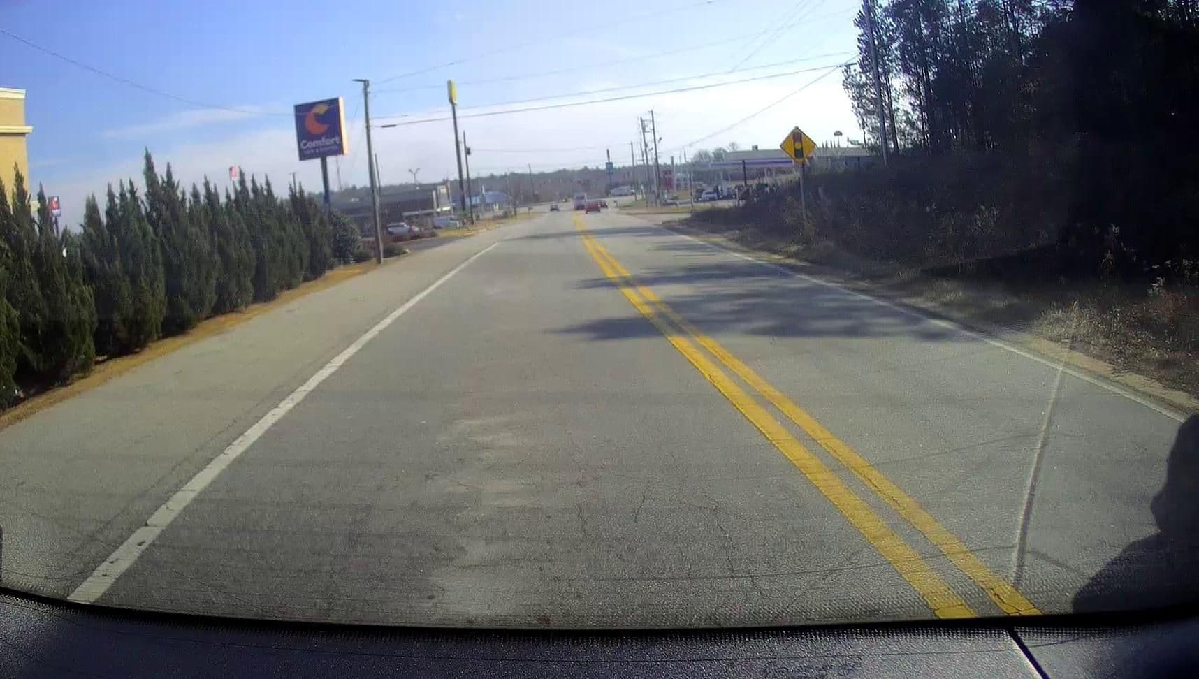 Street view near Macon Travelodge, Macon — © lordsutch (CC BY-SA · Mapillary)