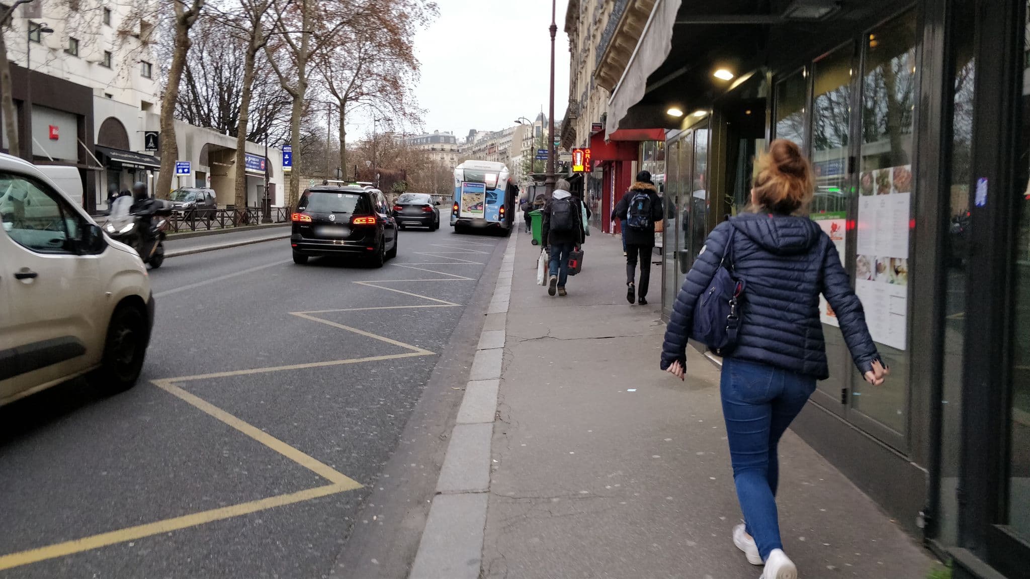 Street view near Hôtel Mercure Paris Montmartre Sacré Cœur, Paris 17 Batignolles-Monceau — © overflorian (CC BY-SA · Mapillary)