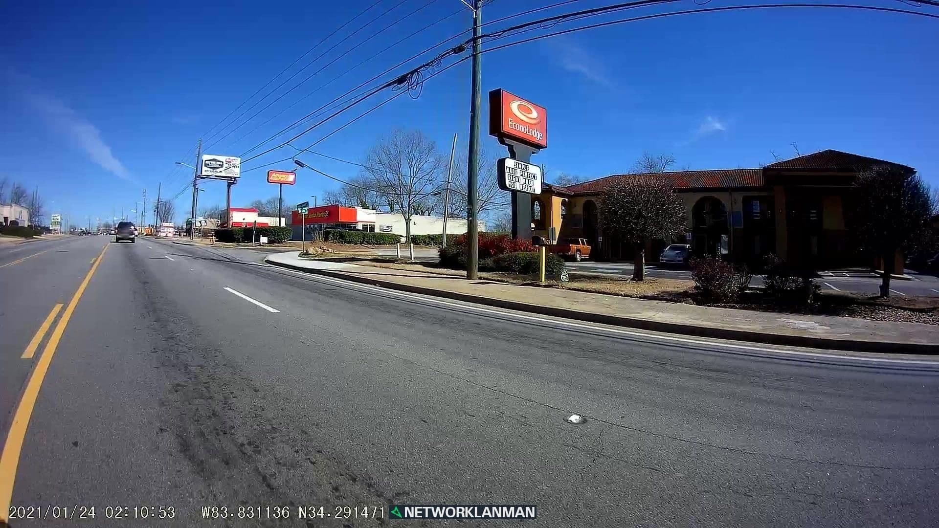 Street view near Econo Lodge, Flowery Branch — © networklanman (CC BY-SA · Mapillary)