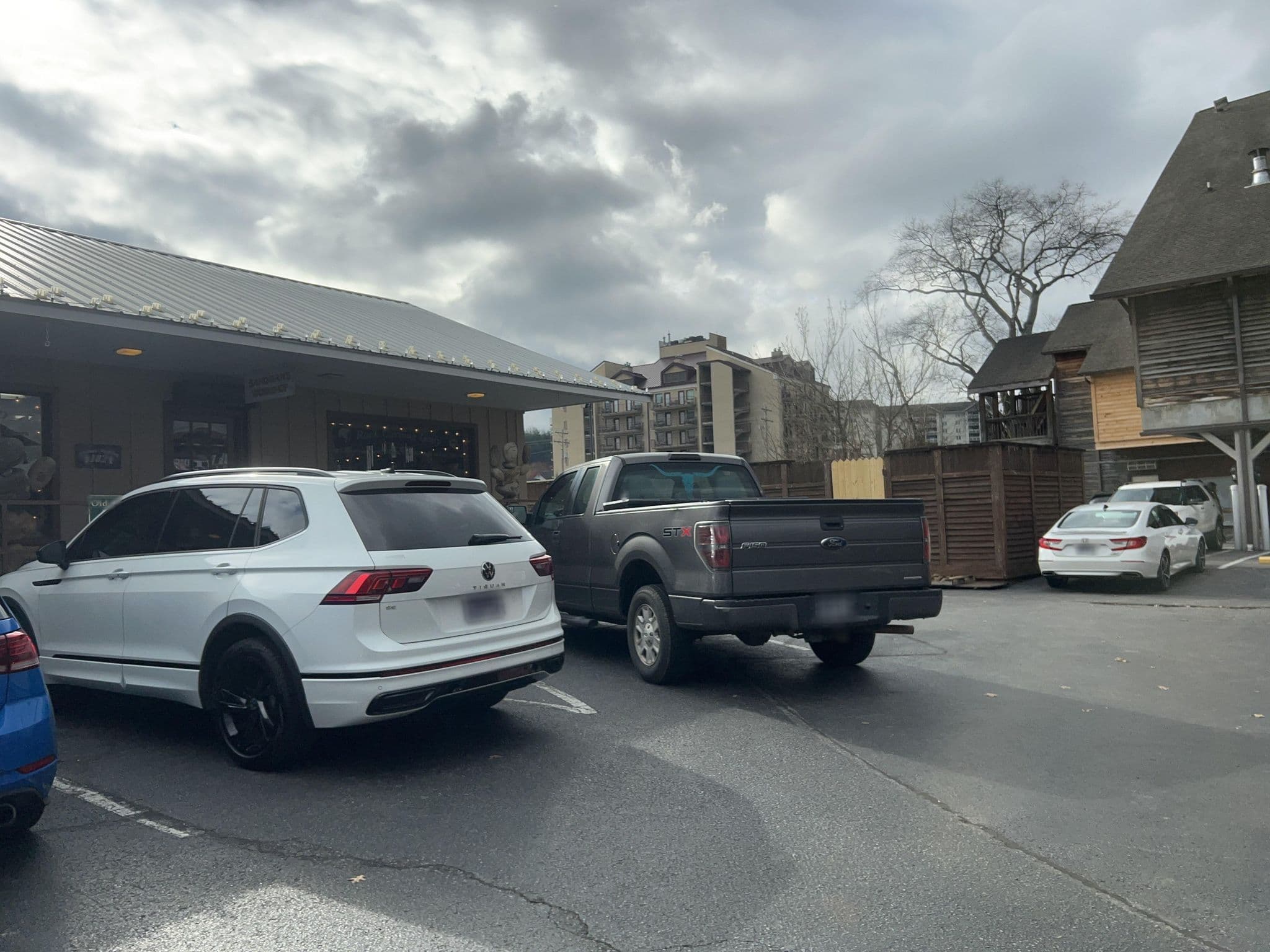 Street view near baymount hotel, Pigeon Forge — © cubanoboi (CC BY-SA · Mapillary)