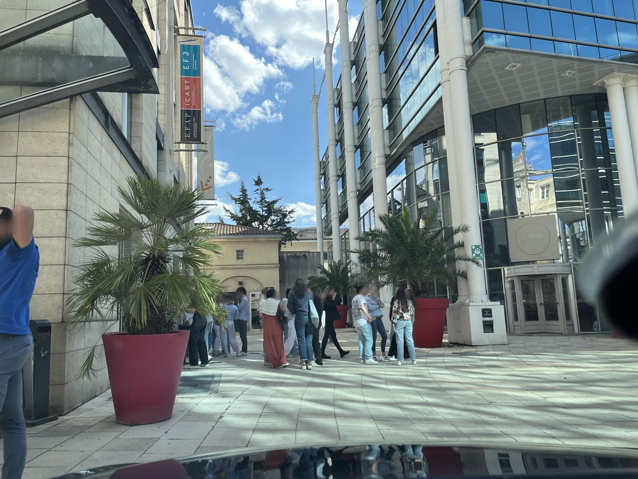 Street view near Hôtel Indigo, Bordeaux — © ismaeltthds (CC BY-SA · Mapillary)