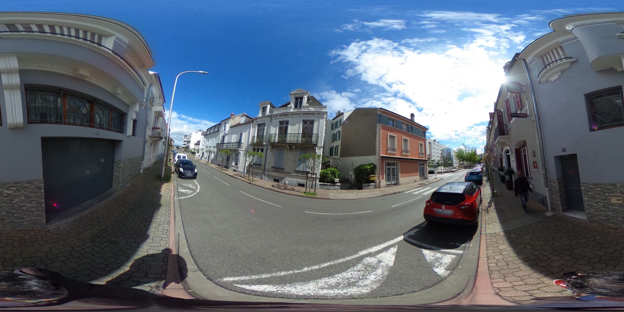 Street view near Le Pavillon d'Enghien, Vichy — © zimmy (CC BY-SA · Mapillary)