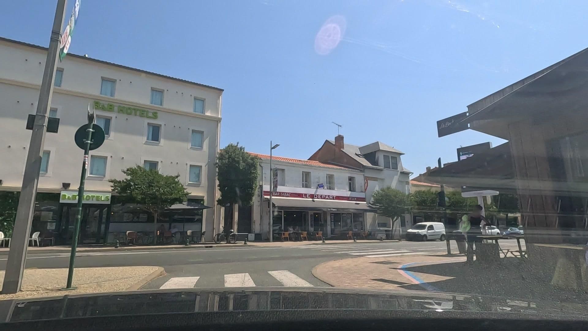 Street view near Ibis, Les Sables-d'Olonne — © uwekoch (CC BY-SA · Mapillary)