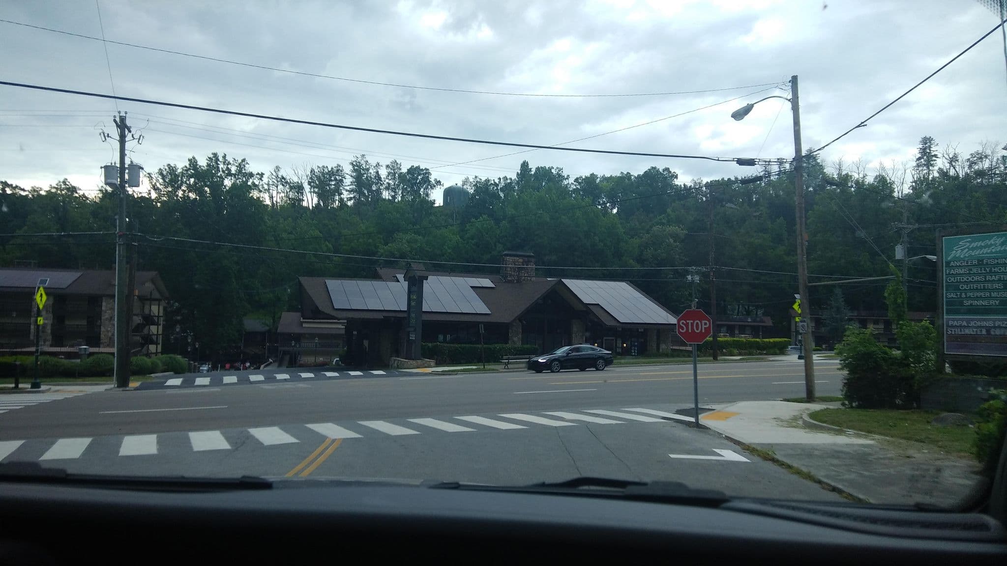 Street view near Starr Gaze Cabin, Gatlinburg — © jacklehoullier (CC BY-SA · Mapillary)