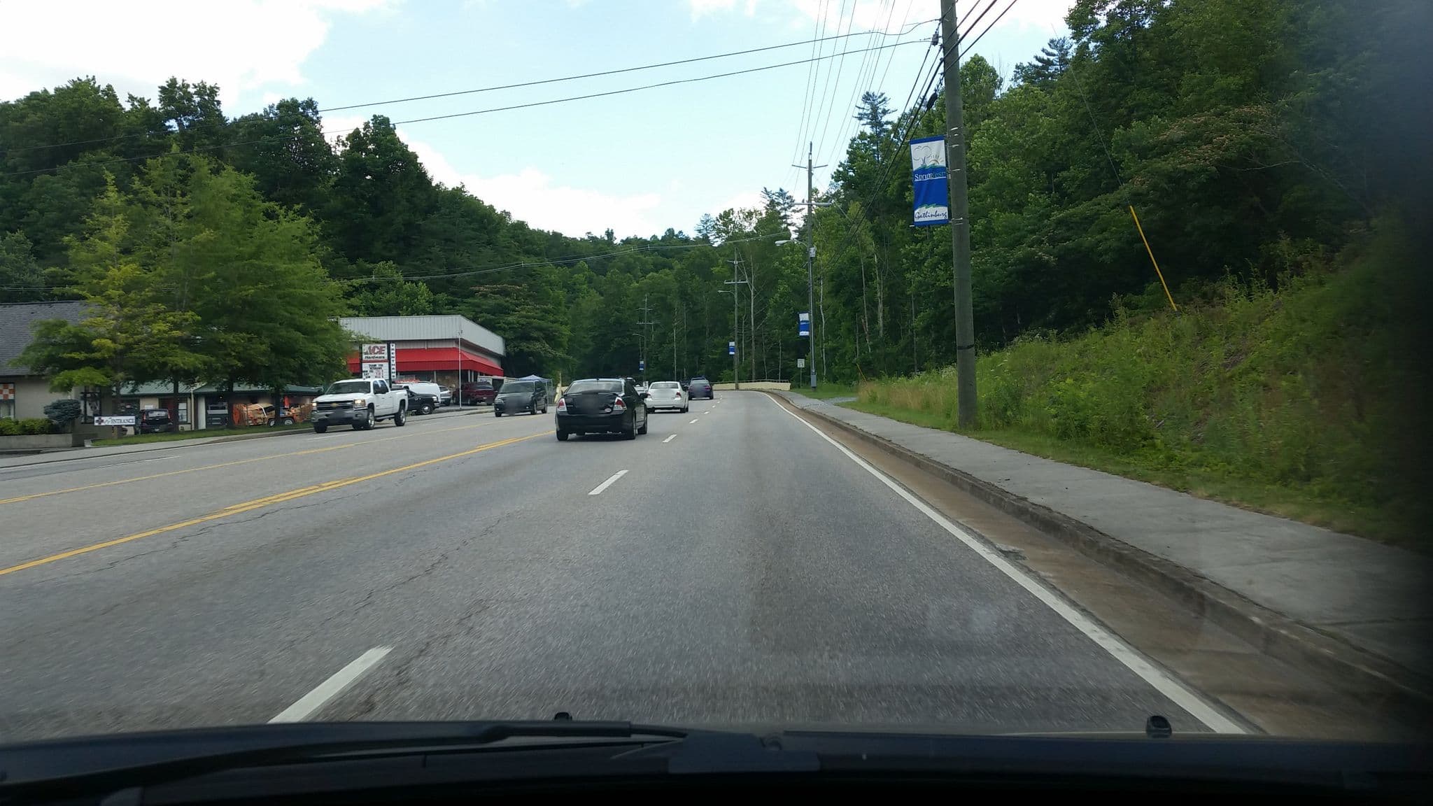 Street view near Glenstone Lodge Gatlinburg, Gatlinburg — © dgearhart (CC BY-SA · Mapillary)