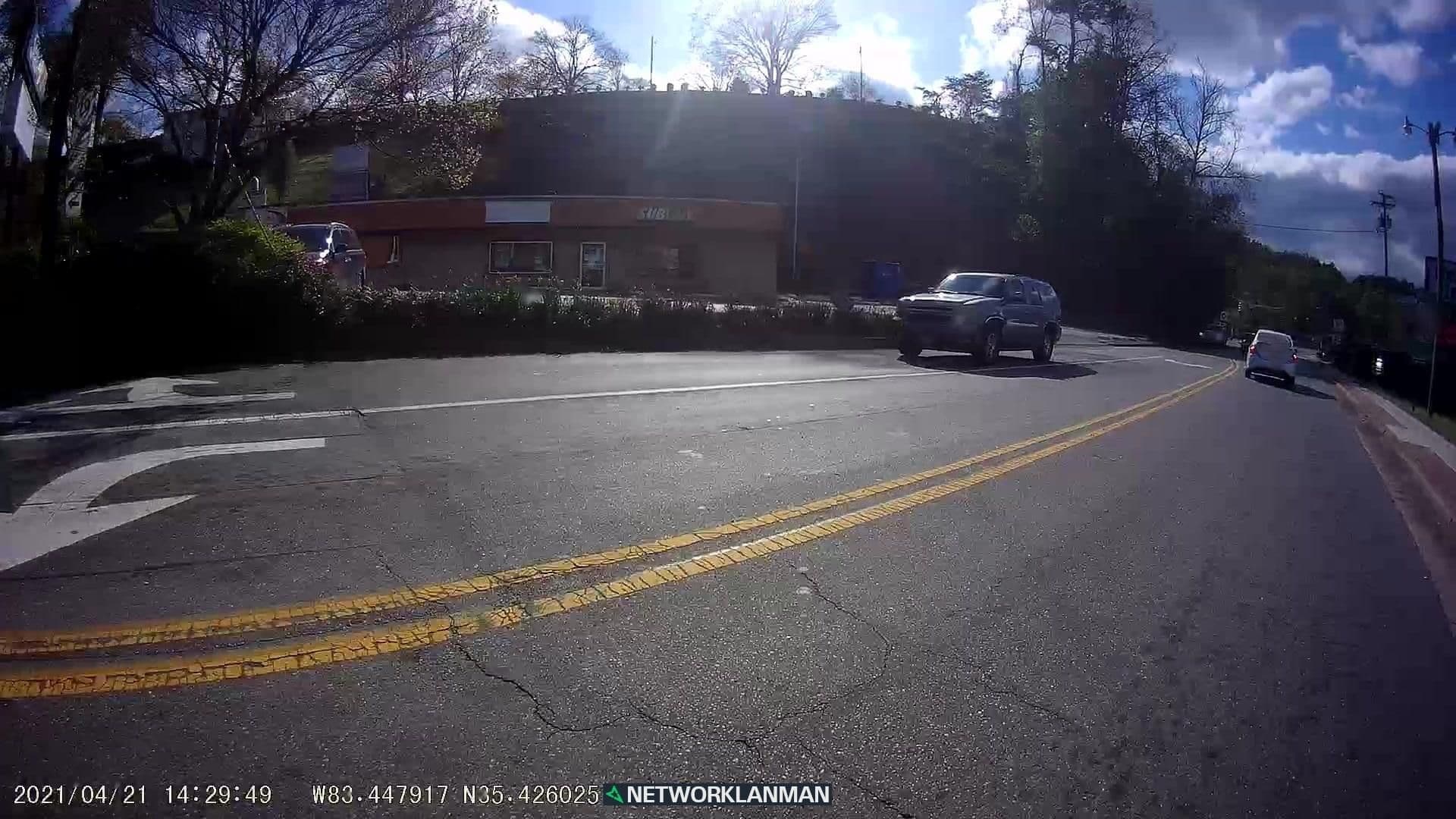 Street view near Hidden Creek Cabins, Bryson City — © networklanman (CC BY-SA · Mapillary)