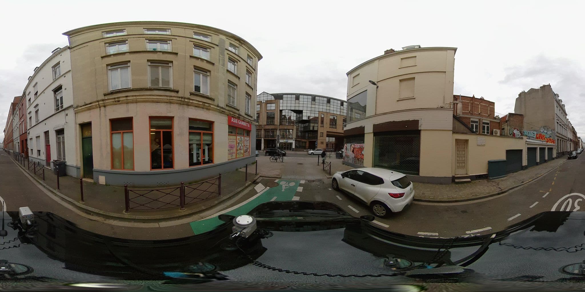 Street view near Hôtel Holiday Inn Express, Lille — © meldig (CC BY-SA · Mapillary)