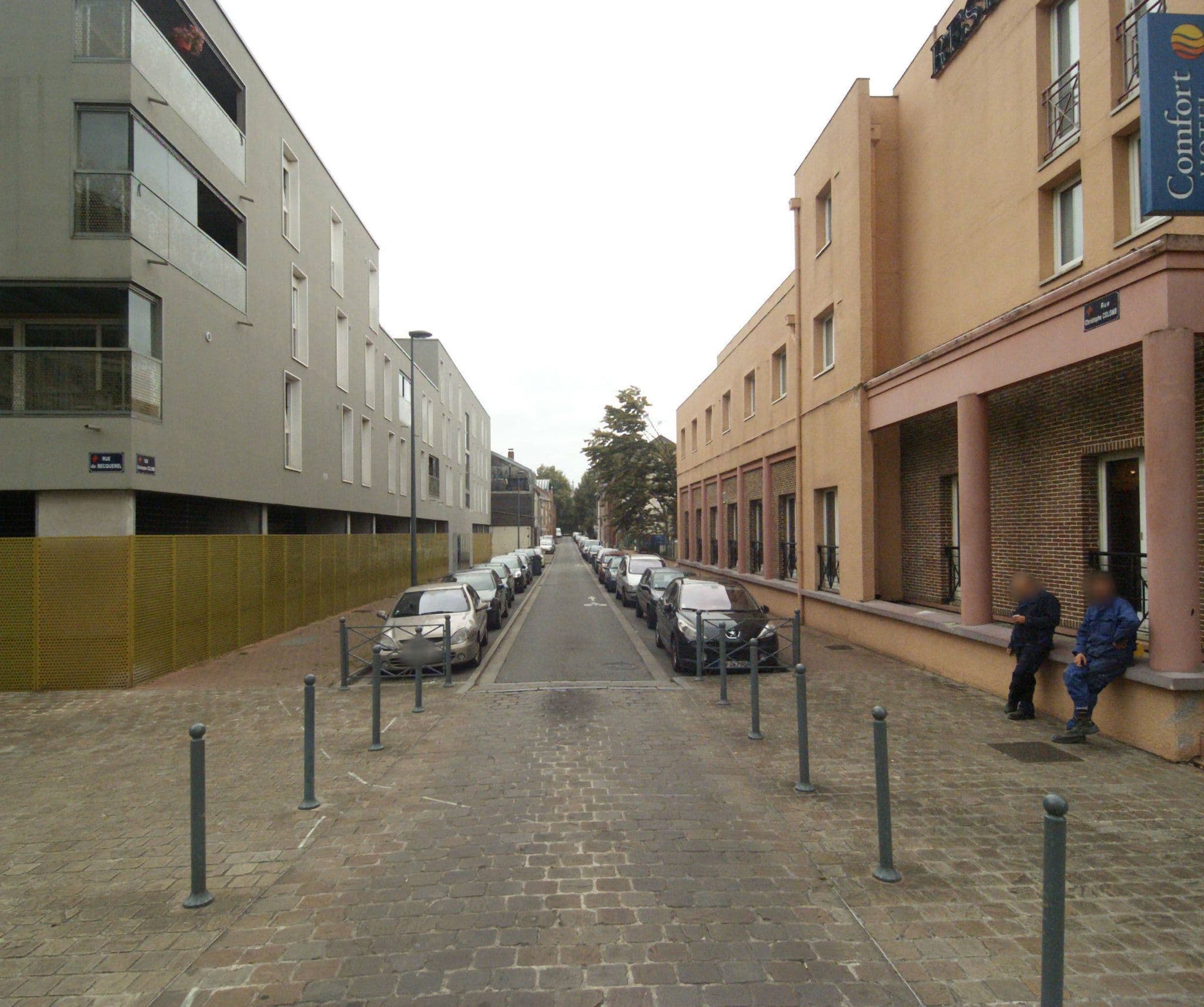 Street view near Hôtel Kyriad Lille Gare - Grand Palais, La Madeleine — © melimmergis (CC BY-SA · Mapillary)