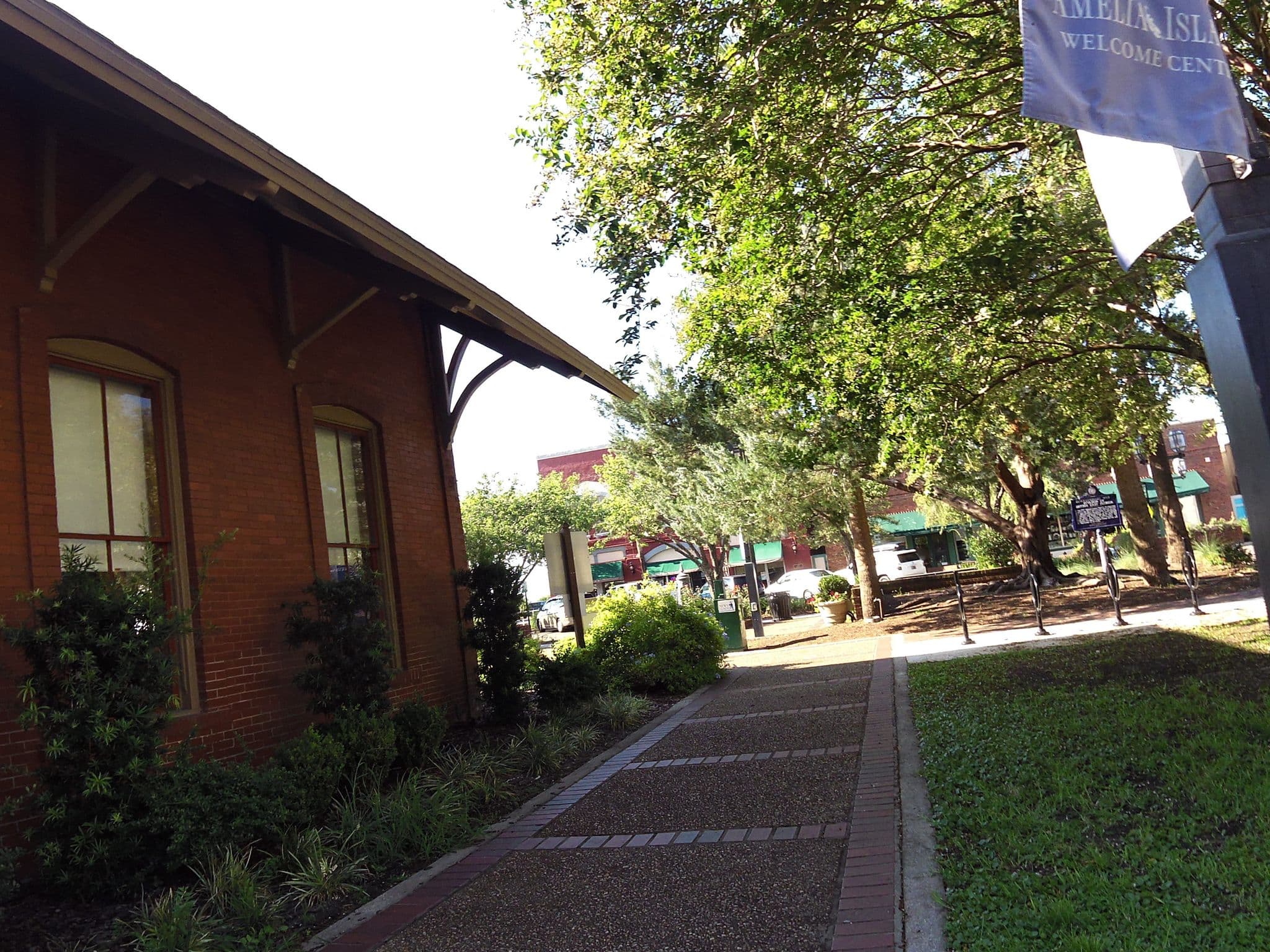 Street view near Amelia Island Convention and Visitors Bureau, Fernandina Beach — © allen (CC BY-SA · Mapillary)