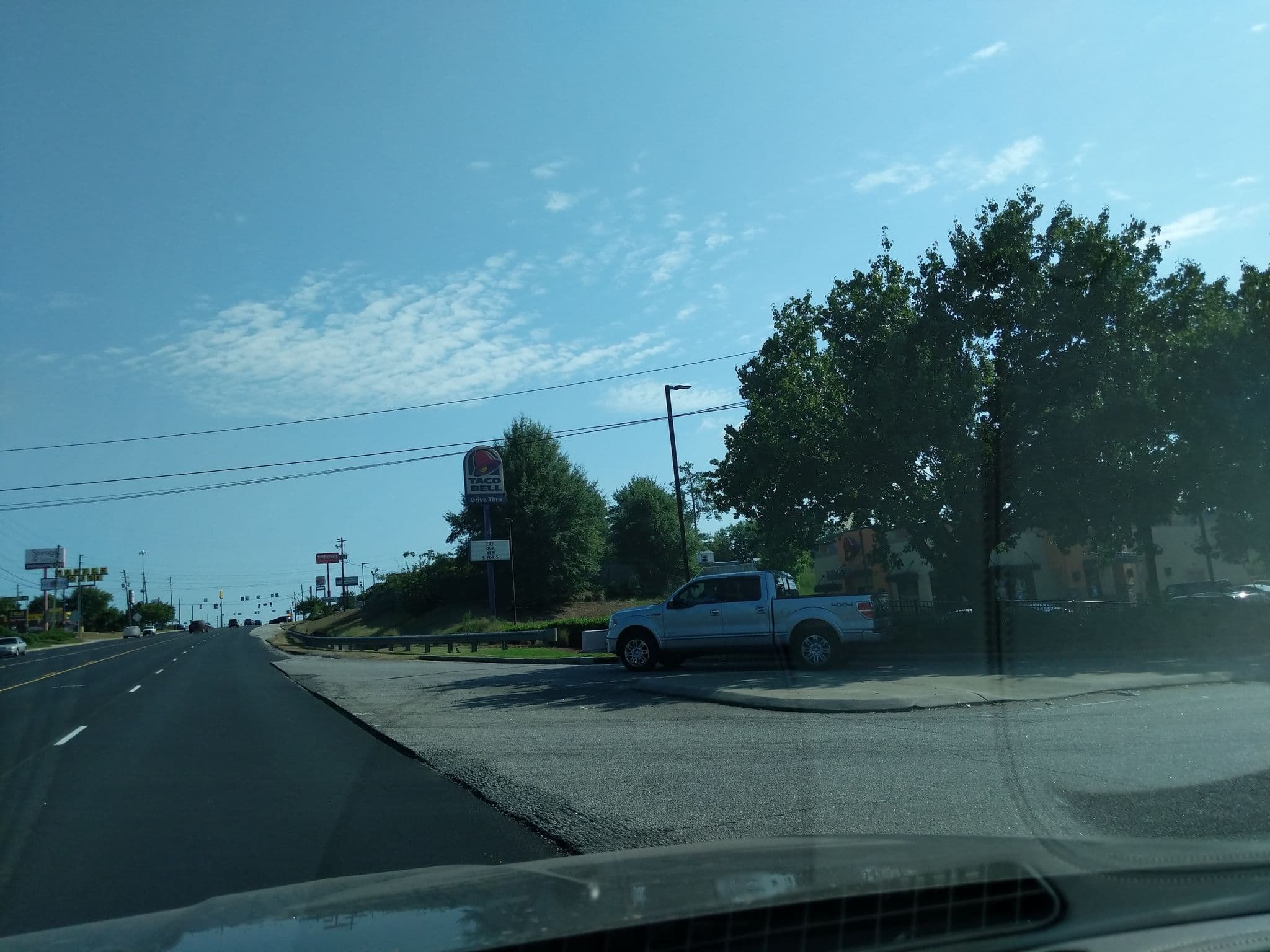 Street view near Econo Lodge Martinez, Evans — © atze02 (CC BY-SA · Mapillary)