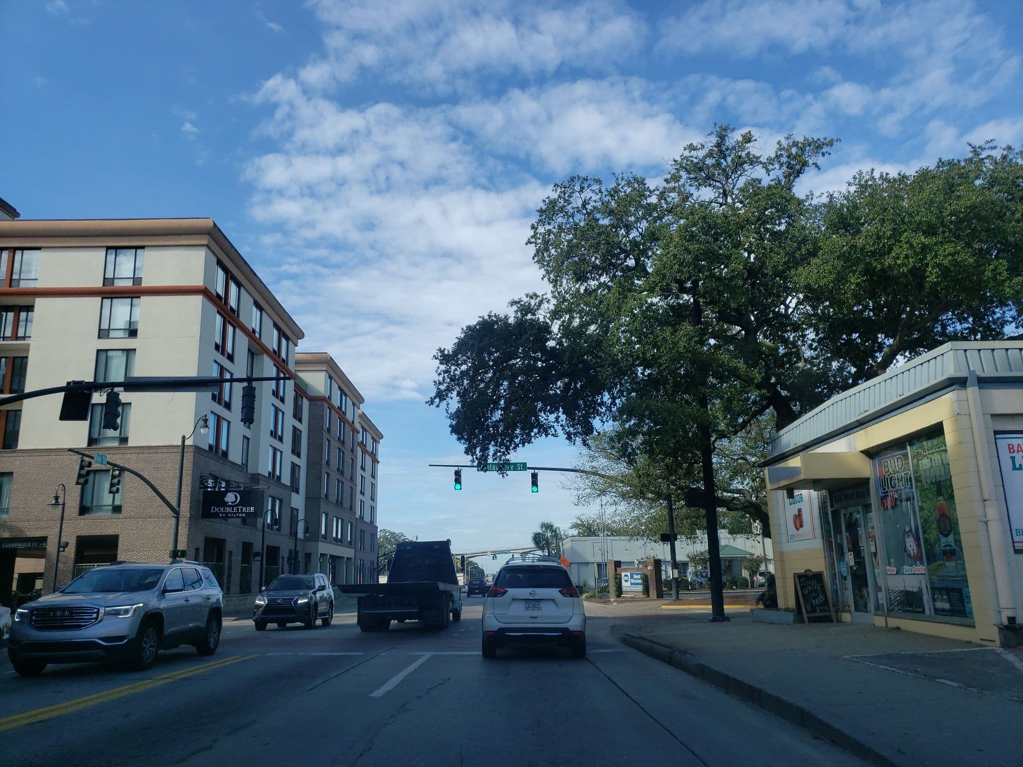 Street view near Quality Inn, Savannah — © davegis (CC BY-SA · Mapillary)