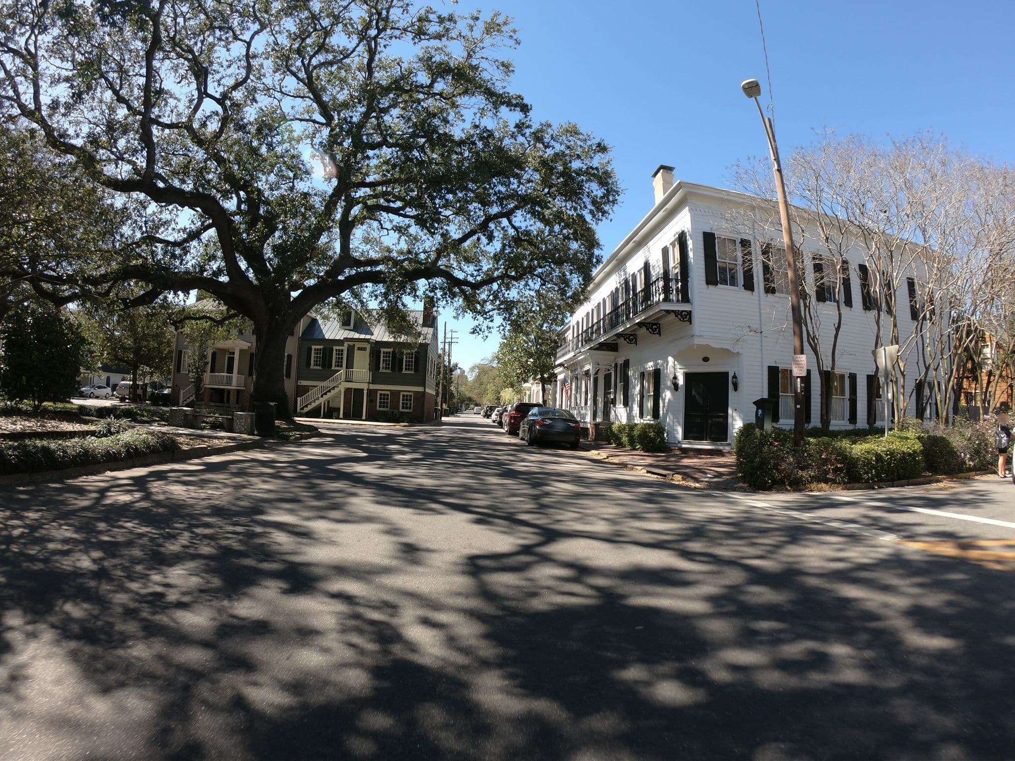 Street view near Rainbow Row, Savannah — © roadgeek_md99 (CC BY-SA · Mapillary)