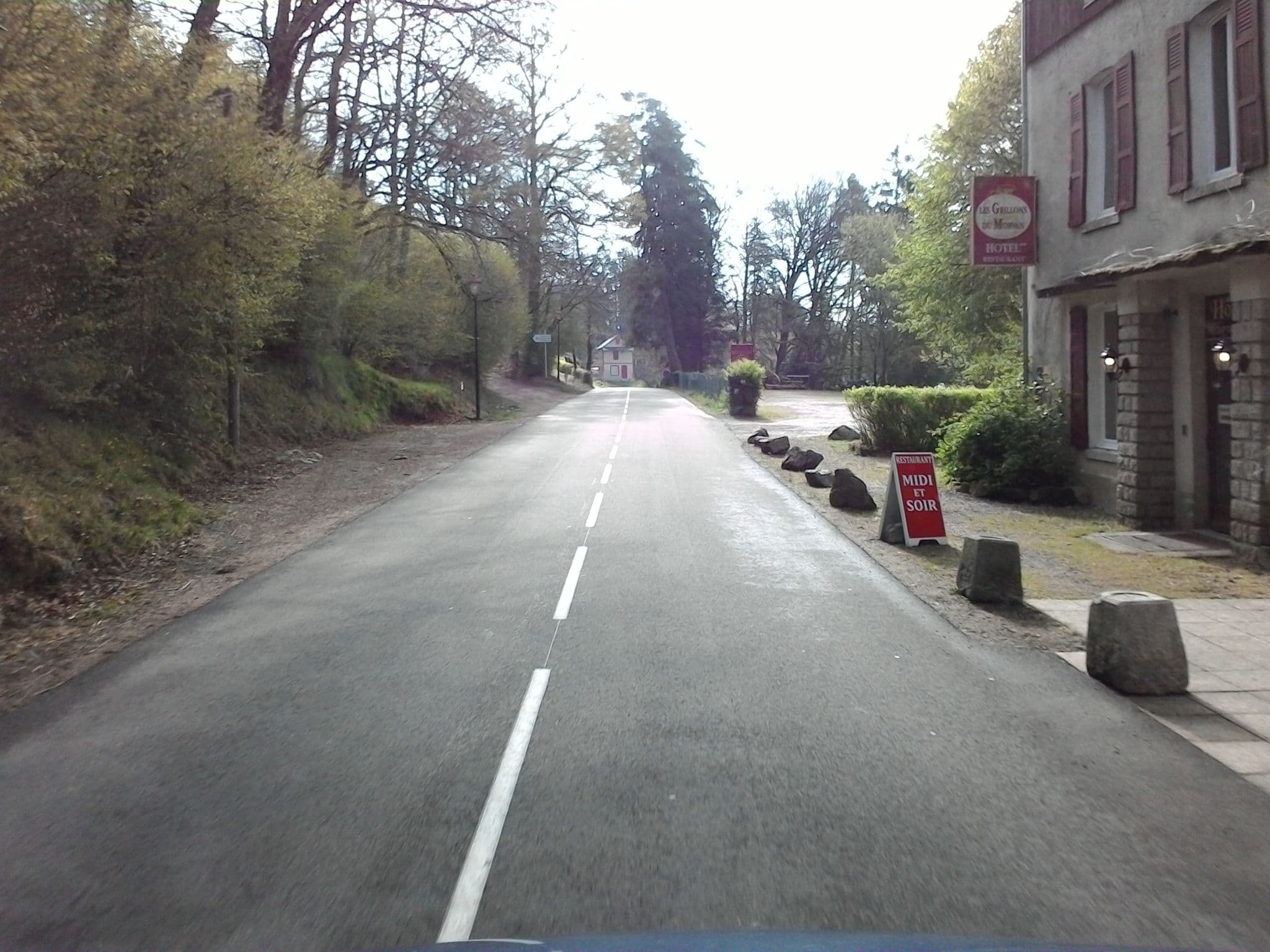 Street view near Les Grillons du Morvan, Saulieu — © mprins (CC BY-SA · Mapillary)