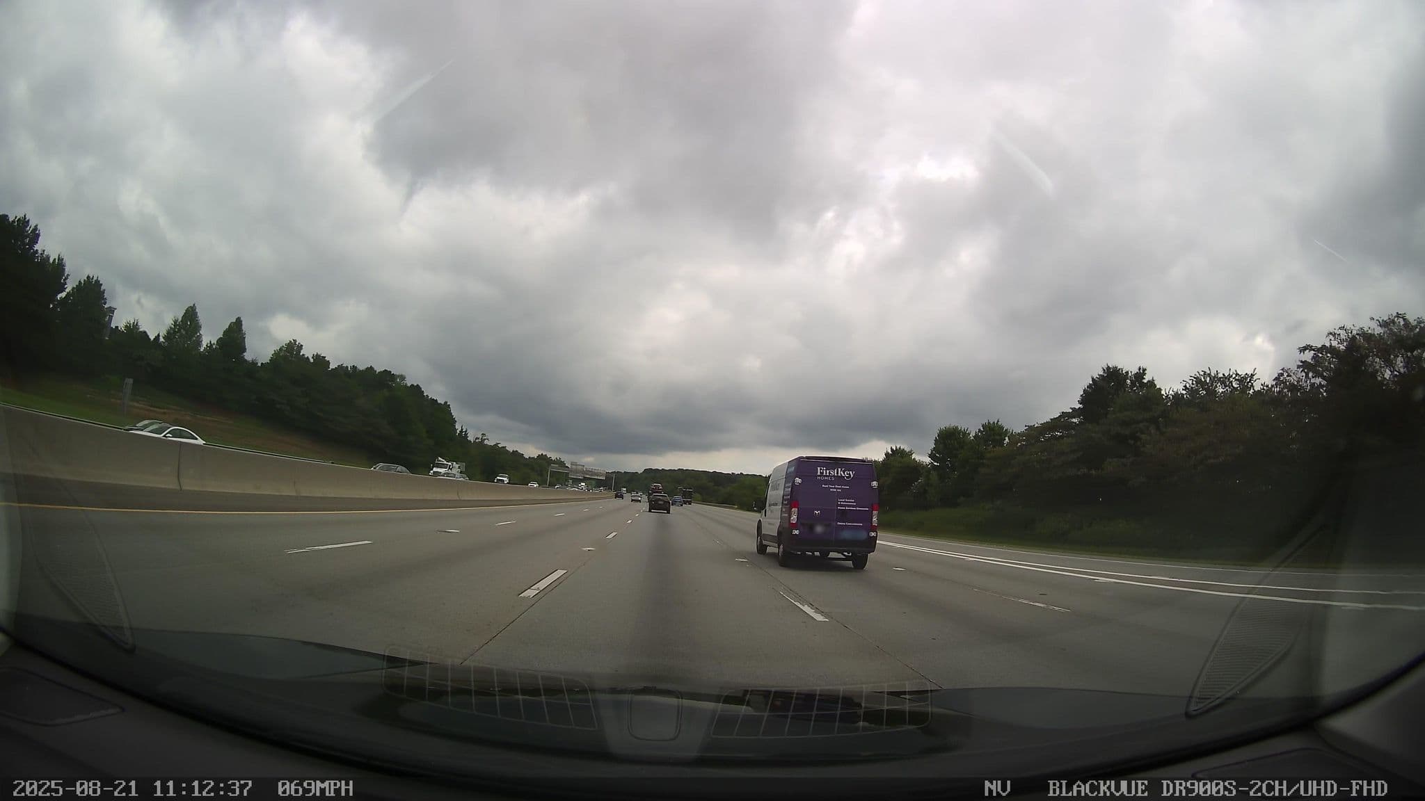 Street view near holiday inn pool, Huntersville — © miken (CC BY-SA · Mapillary)