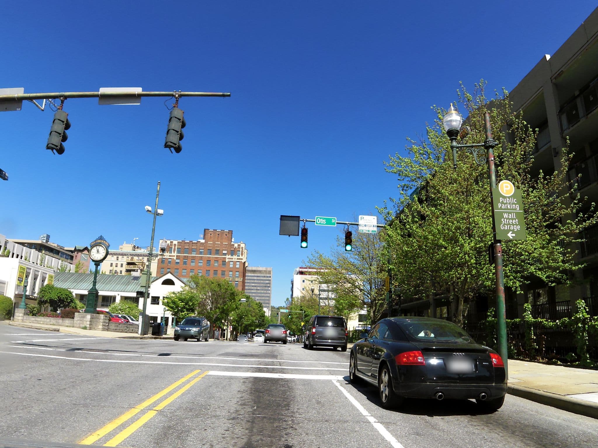 Street view near Days Inn Asheville Patton Ave, Asheville — © allen (CC BY-SA · Mapillary)