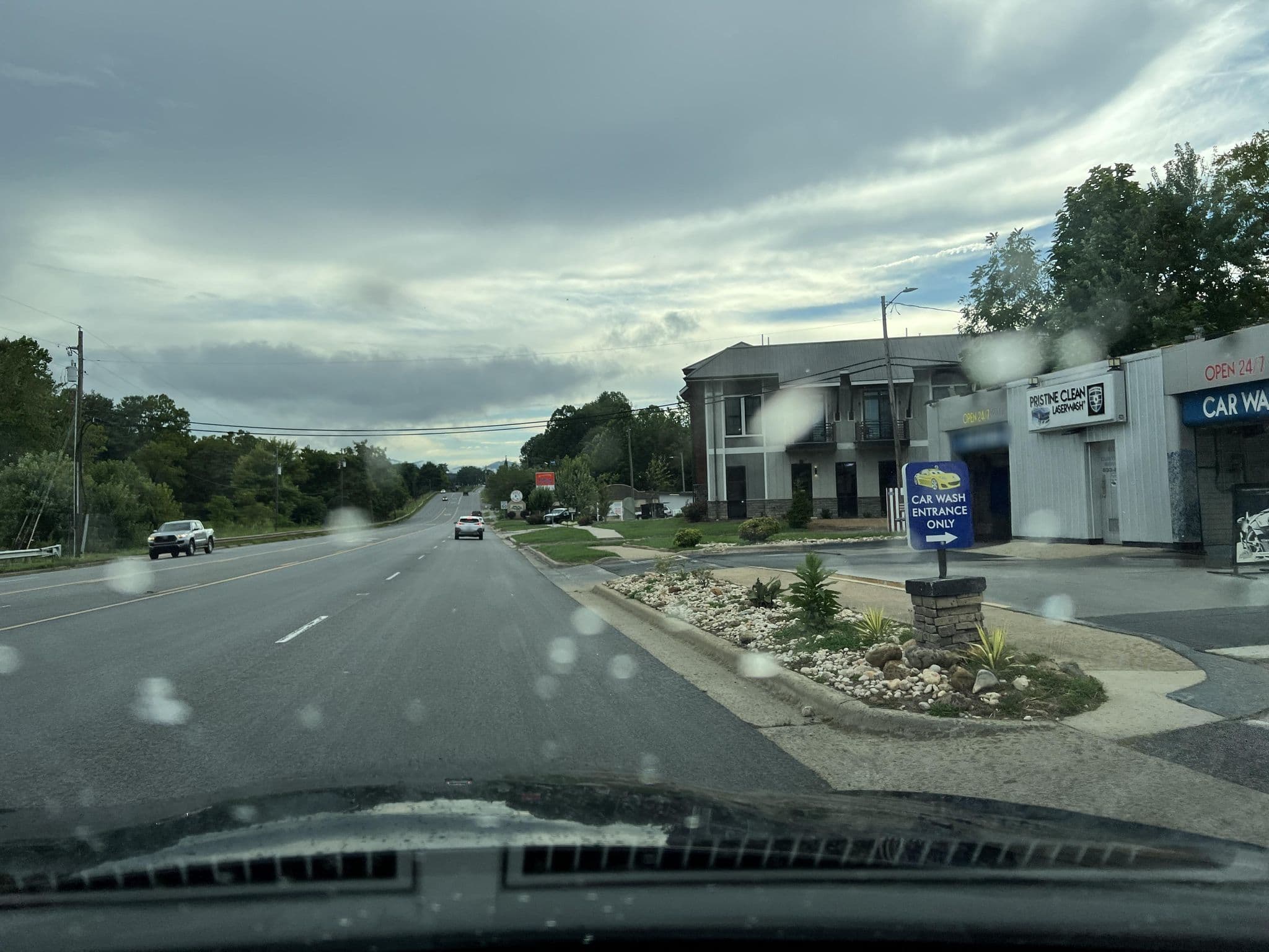 Street view near 811 Smokey Park Hwy, Bent Creek — © _jcaruso (CC BY-SA · Mapillary)
