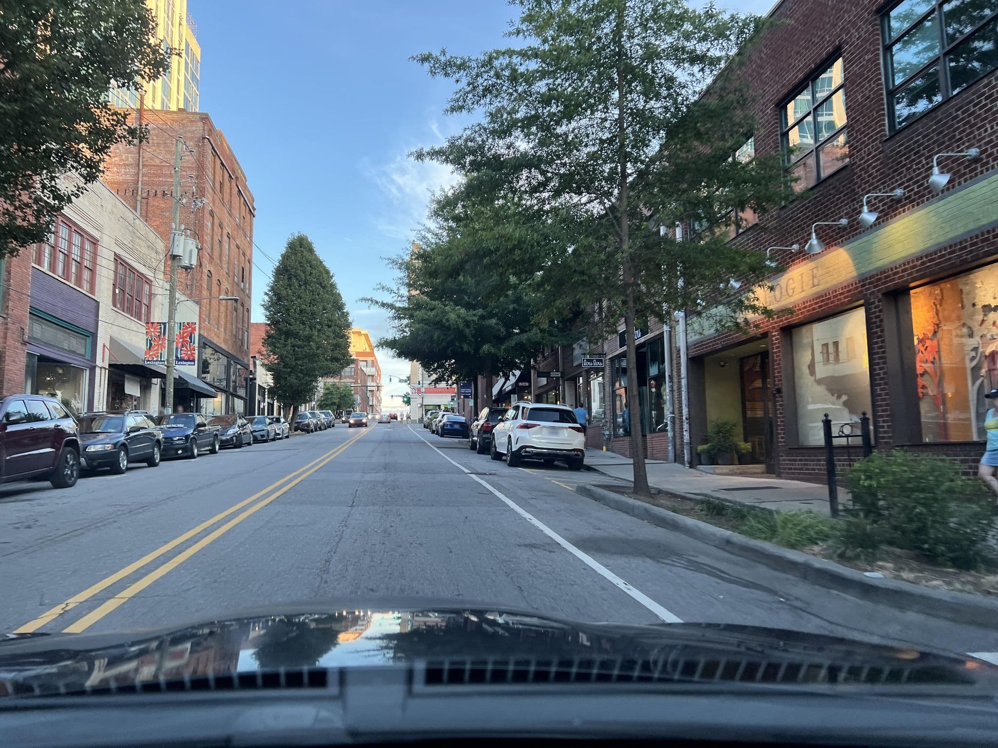 Street view near Sweet Peas Hostel, Asheville — © _jcaruso (CC BY-SA · Mapillary)