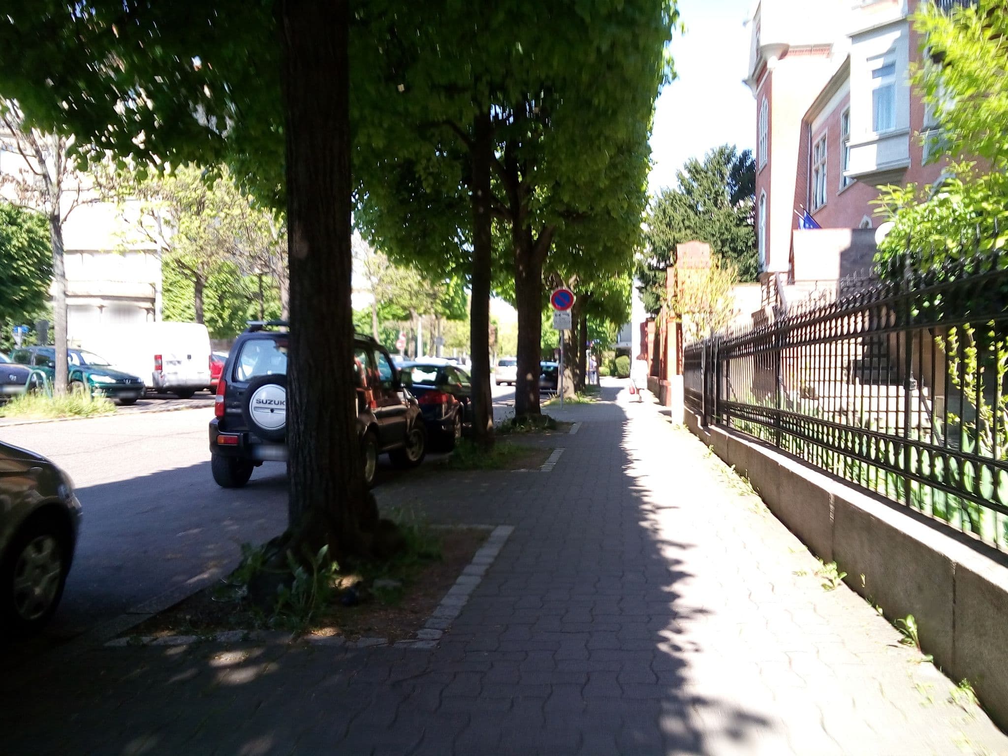 Street view near Hôtel de l'Orangerie, Strasbourg — © karthoo (CC BY-SA · Mapillary)