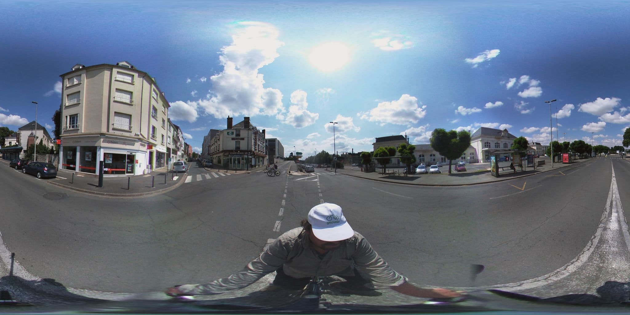 Street view near Le Saint-Jacques, Blois — © geovelo (CC BY-SA · Mapillary)