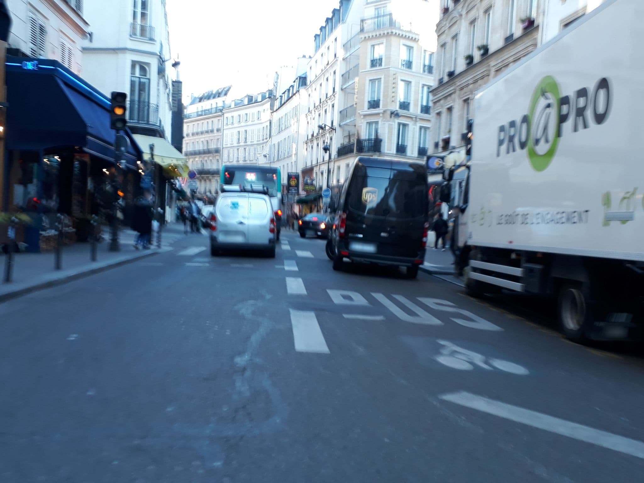 Street view near Hôtel 34B, Paris 09 Opéra — © pierrent (CC BY-SA · Mapillary)