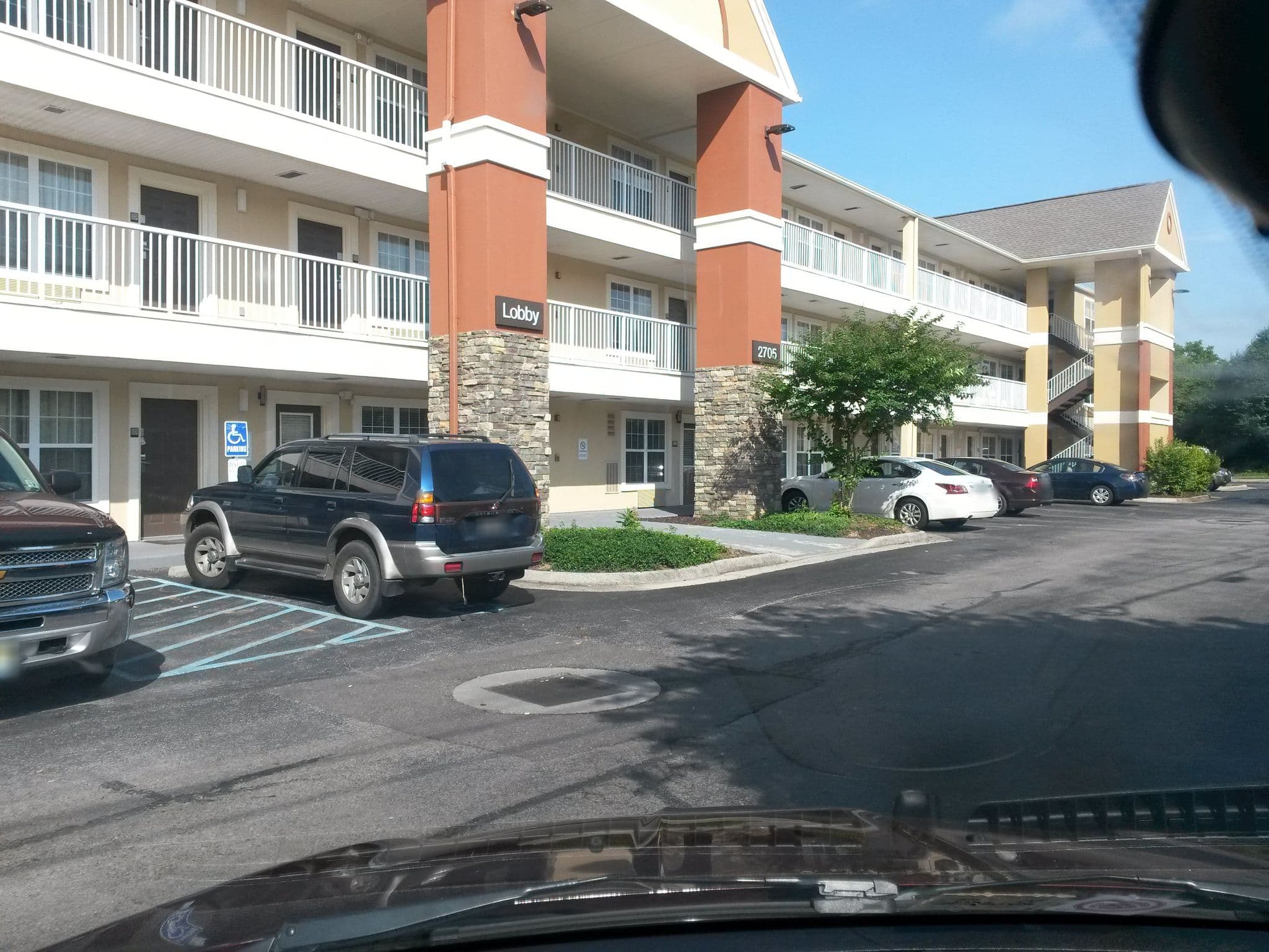 Street view near Extended Stay Hotels, Hollins — © kwrigh01 (CC BY-SA · Mapillary)
