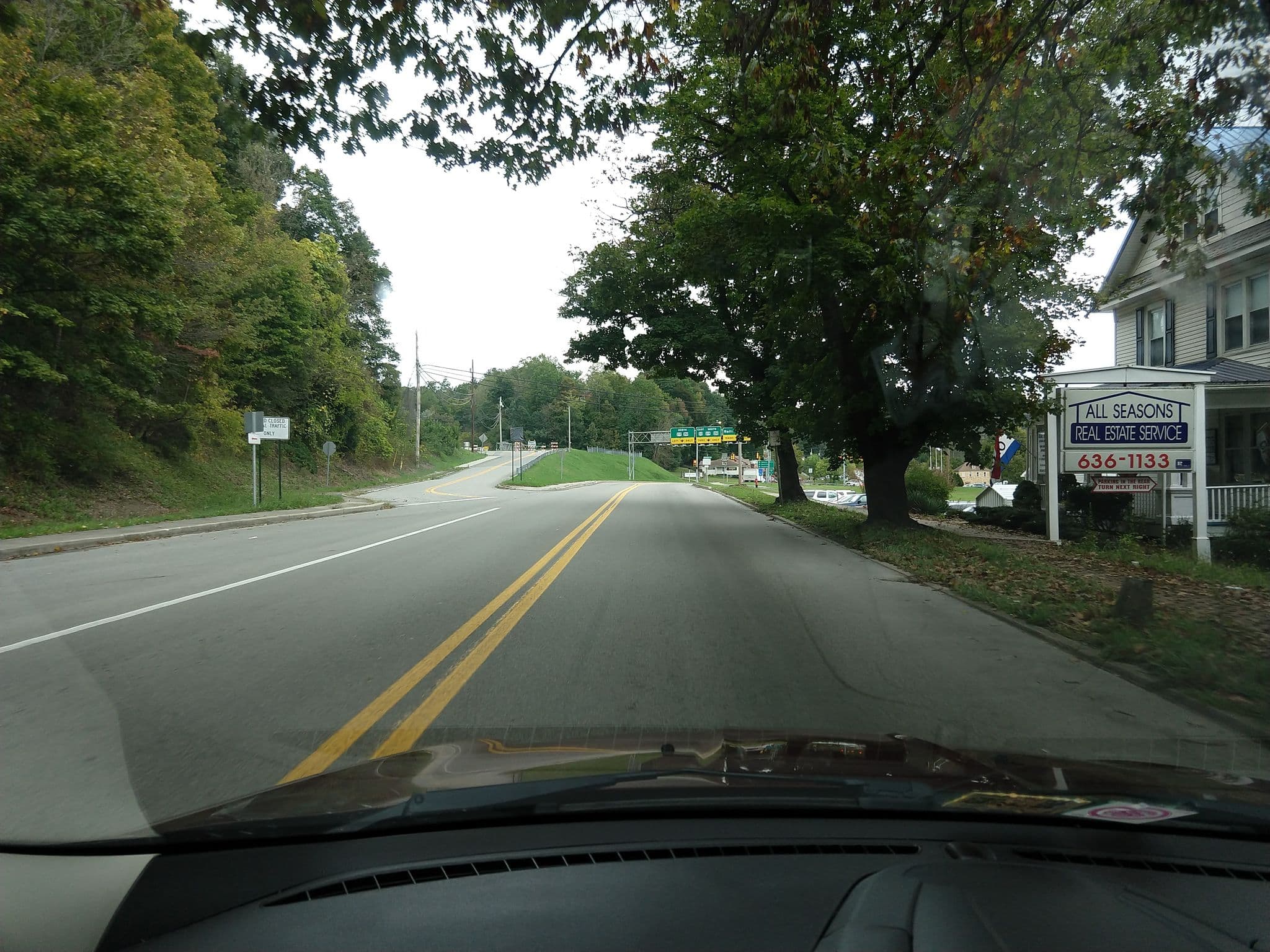Street view near Marian's Guest House, Elkins — © kwrigh01 (CC BY-SA · Mapillary)