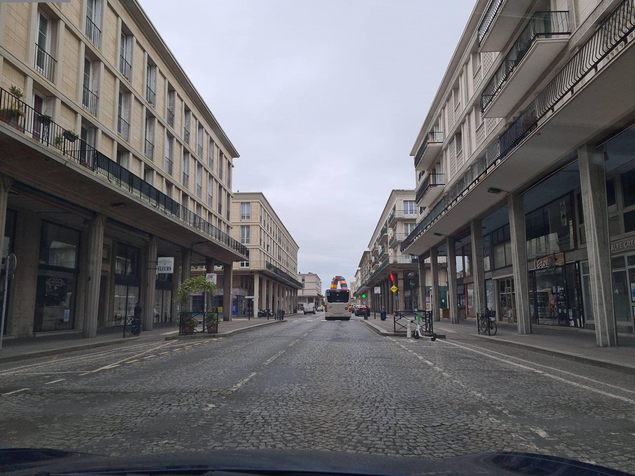 Street view near Ibis Styles, Le Havre — © kino (CC BY-SA · Mapillary)