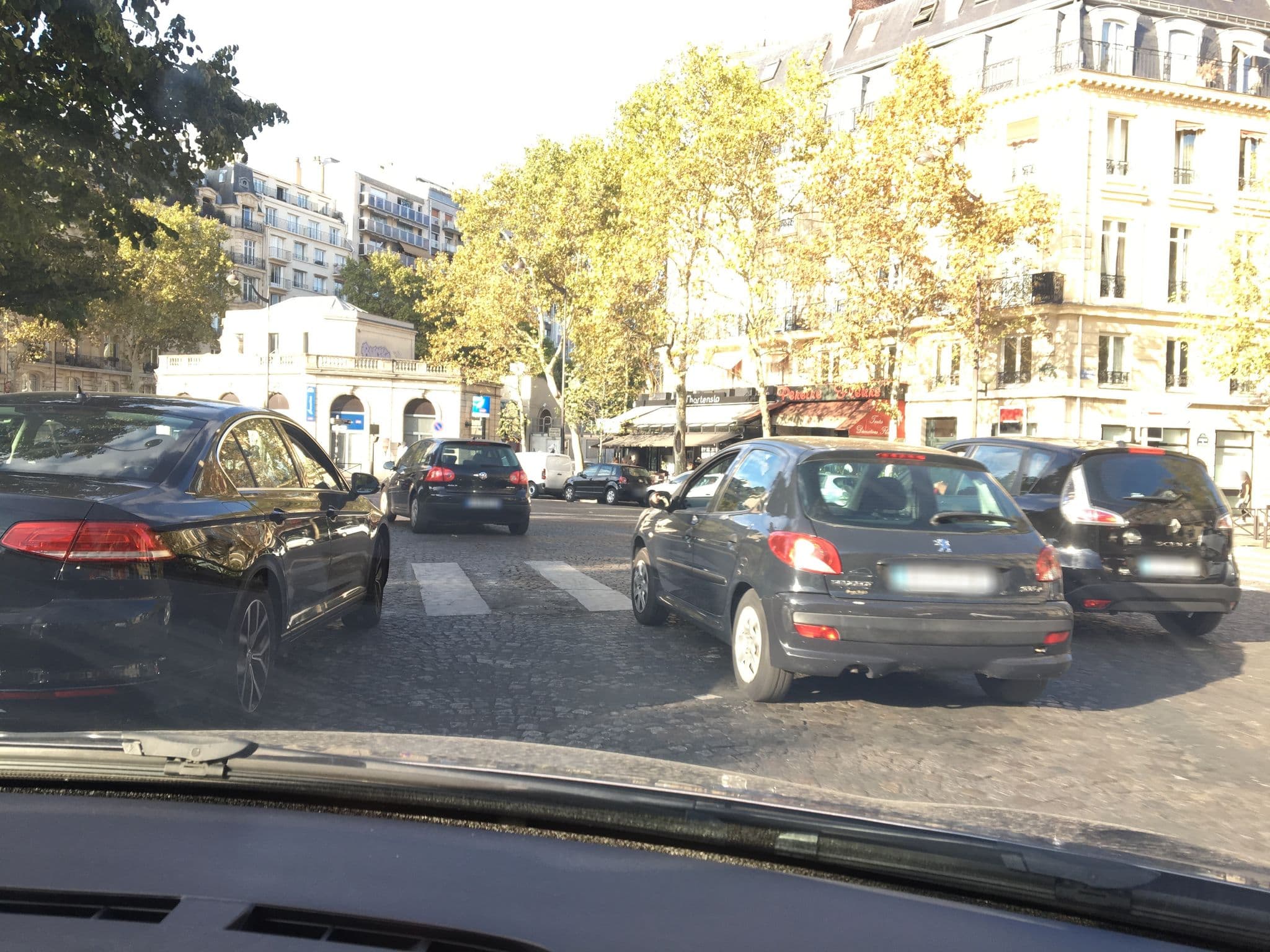 Street view near Hôtel Casimir, Levallois-Perret — © cabinetcourbi (CC BY-SA · Mapillary)