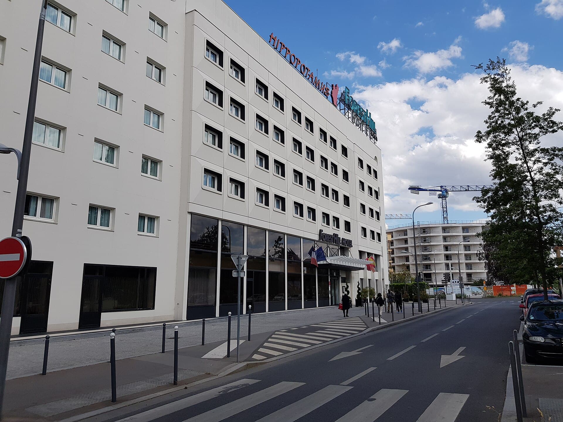 Forest Hill Paris Meudon-Vélizy (via Wikimedia Commons, CC BY-SA 3.0)