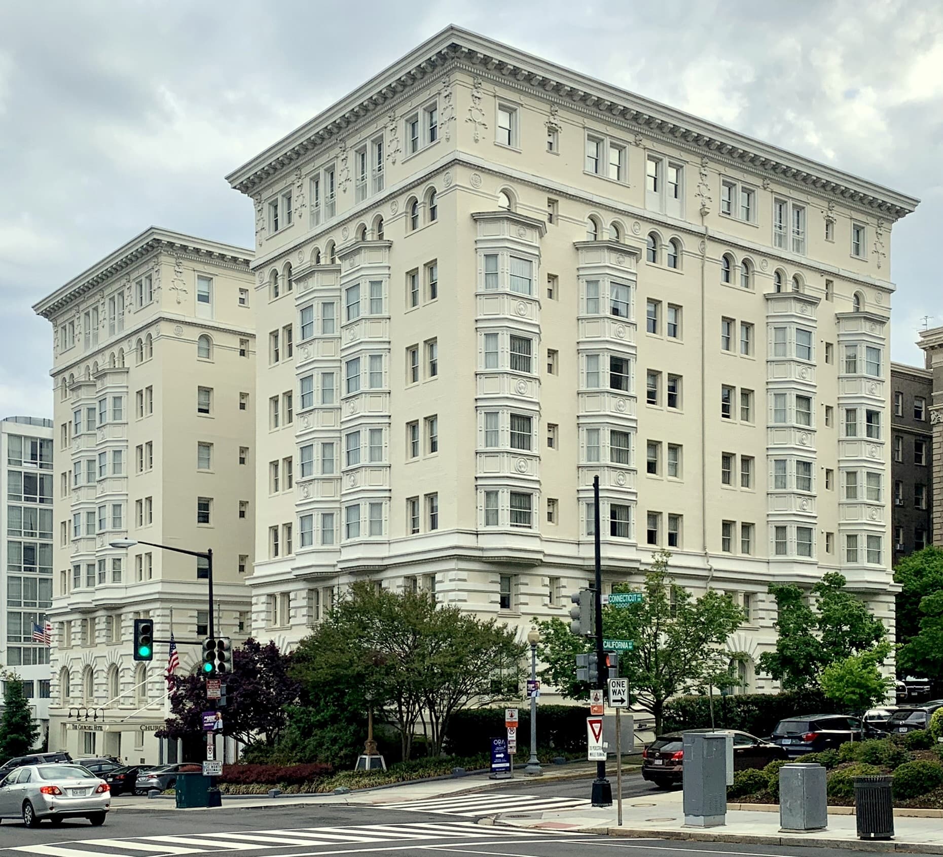The Churchill Hotel (via Wikimedia Commons, CC BY-SA 4.0)