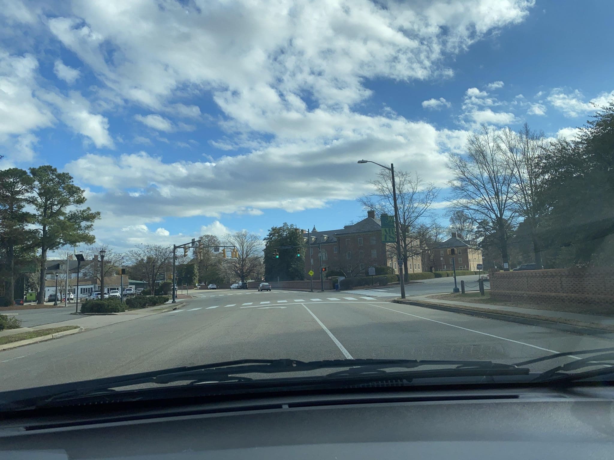 Street view near Williamsburg Hospitality House, Gloucester Point — © mappyarianna (CC BY-SA · Mapillary)