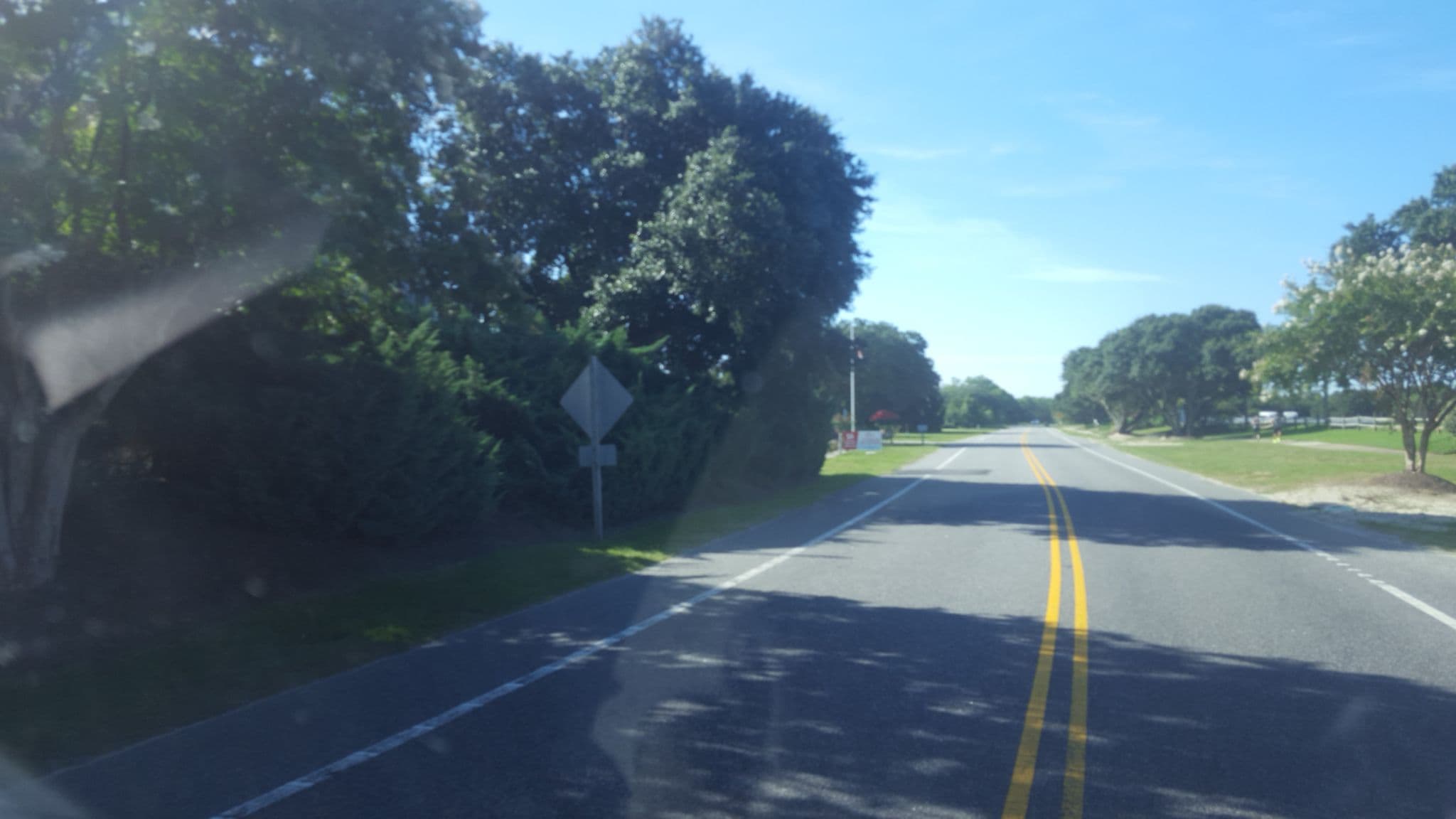 Street view near Swim on Inn, Southern Shores — © jbthemilker (CC BY-SA · Mapillary)