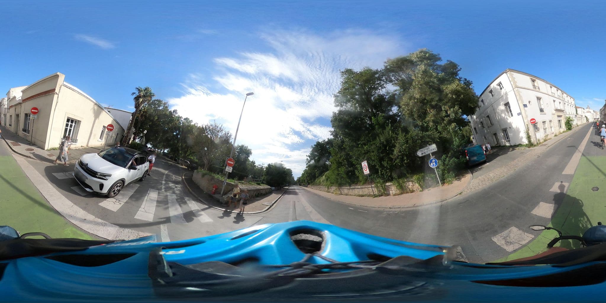 Street view near Trianon, La Rochelle — © padididejurbise (CC BY-SA · Mapillary)