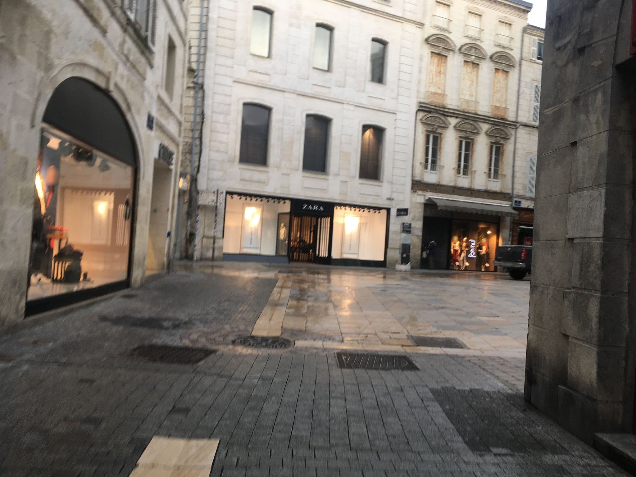 Street view near Henri IV, La Rochelle — © unlimited (CC BY-SA · Mapillary)
