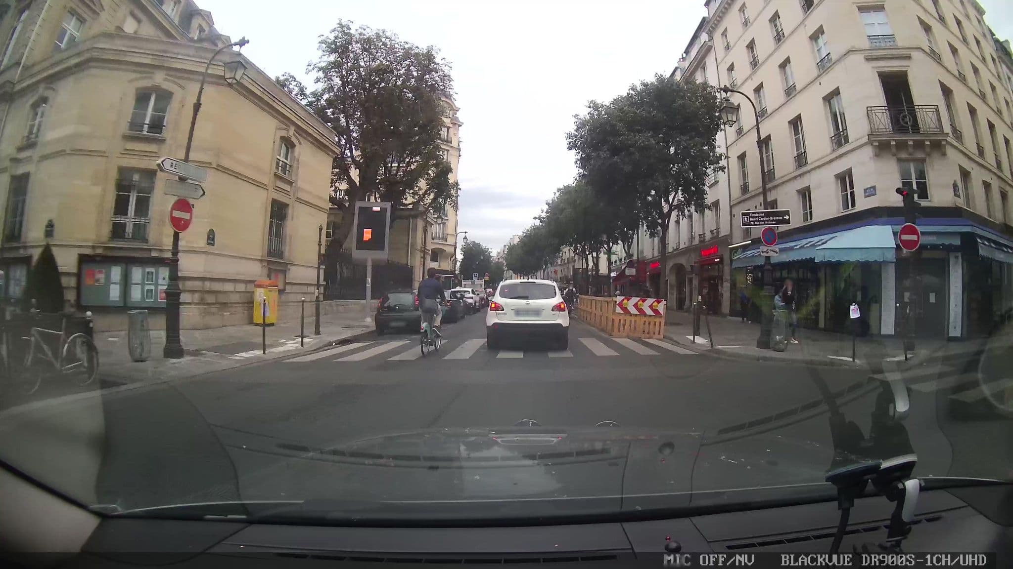 Street view near Moley, Paris 03 Temple — © grobin (CC BY-SA · Mapillary)