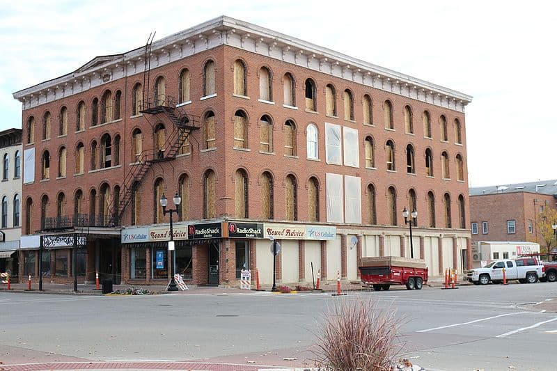 Brazelton Hotel (via Wikimedia Commons, CC BY-SA 3.0)