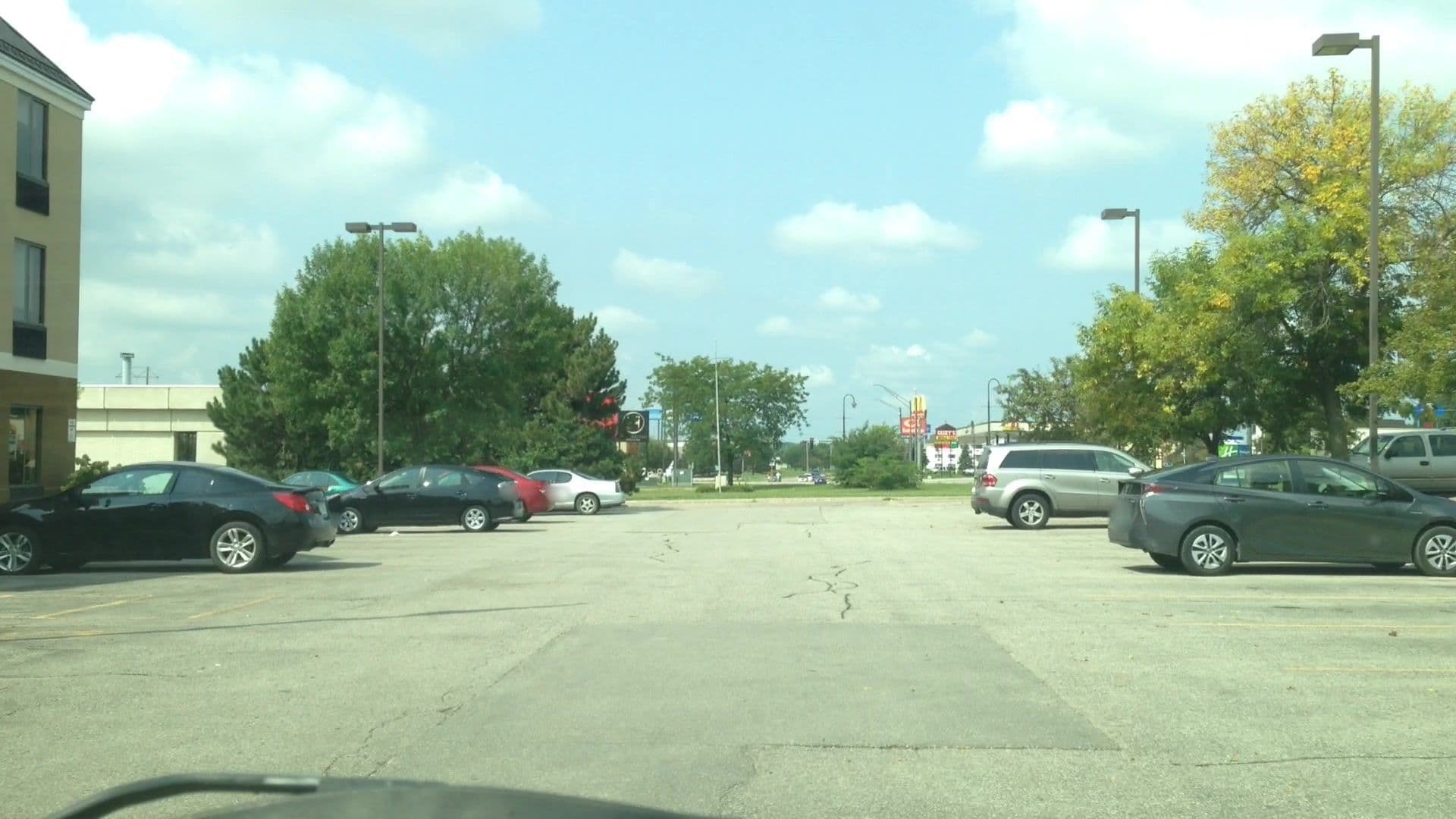 Street view near Holiday Inn Express, Cedar Rapids — © lvl5 (CC BY-SA · Mapillary)