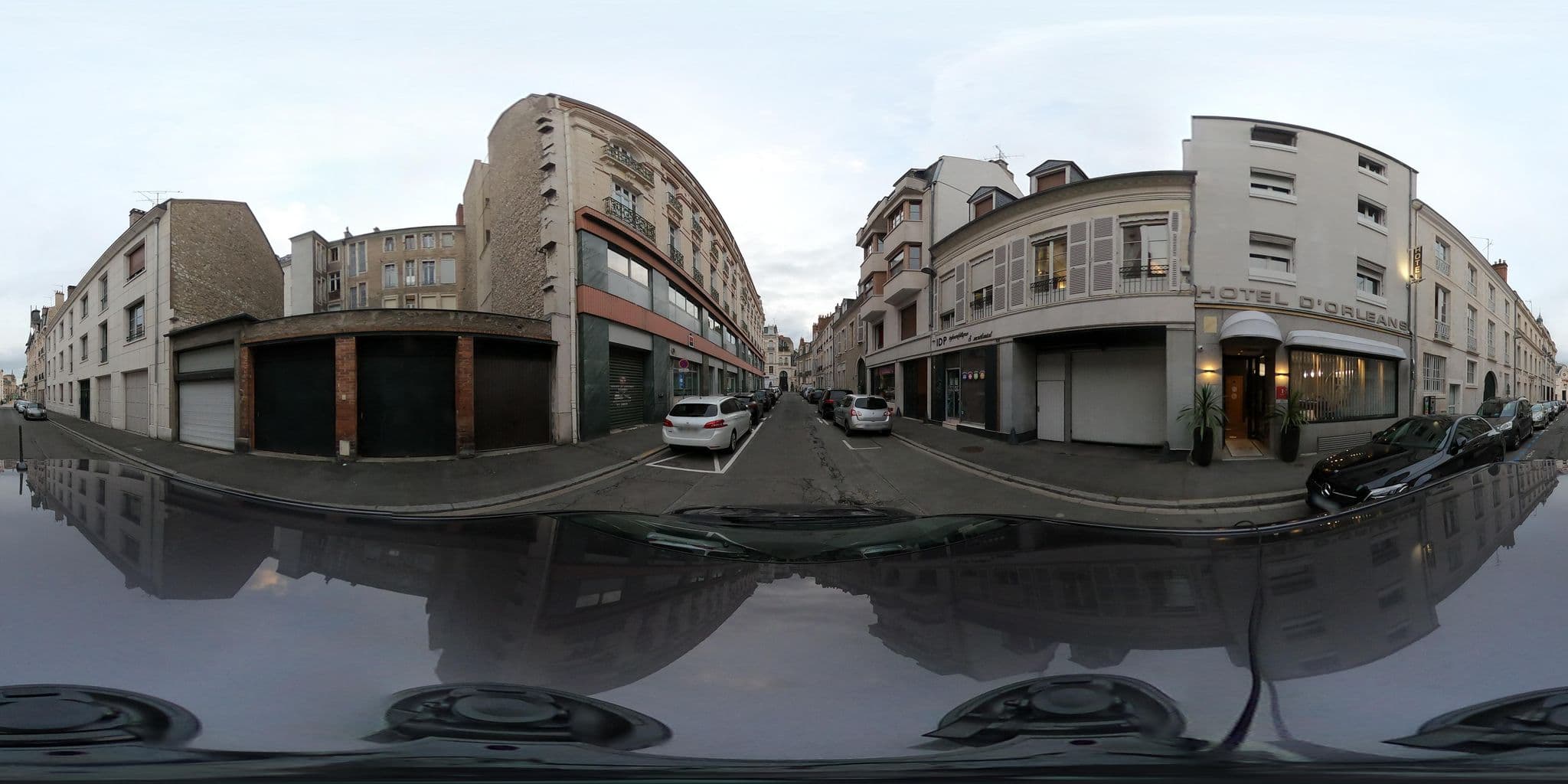 Street view near Hôtel d'Orléans, Orléans — © u4y0u (CC BY-SA · Mapillary)
